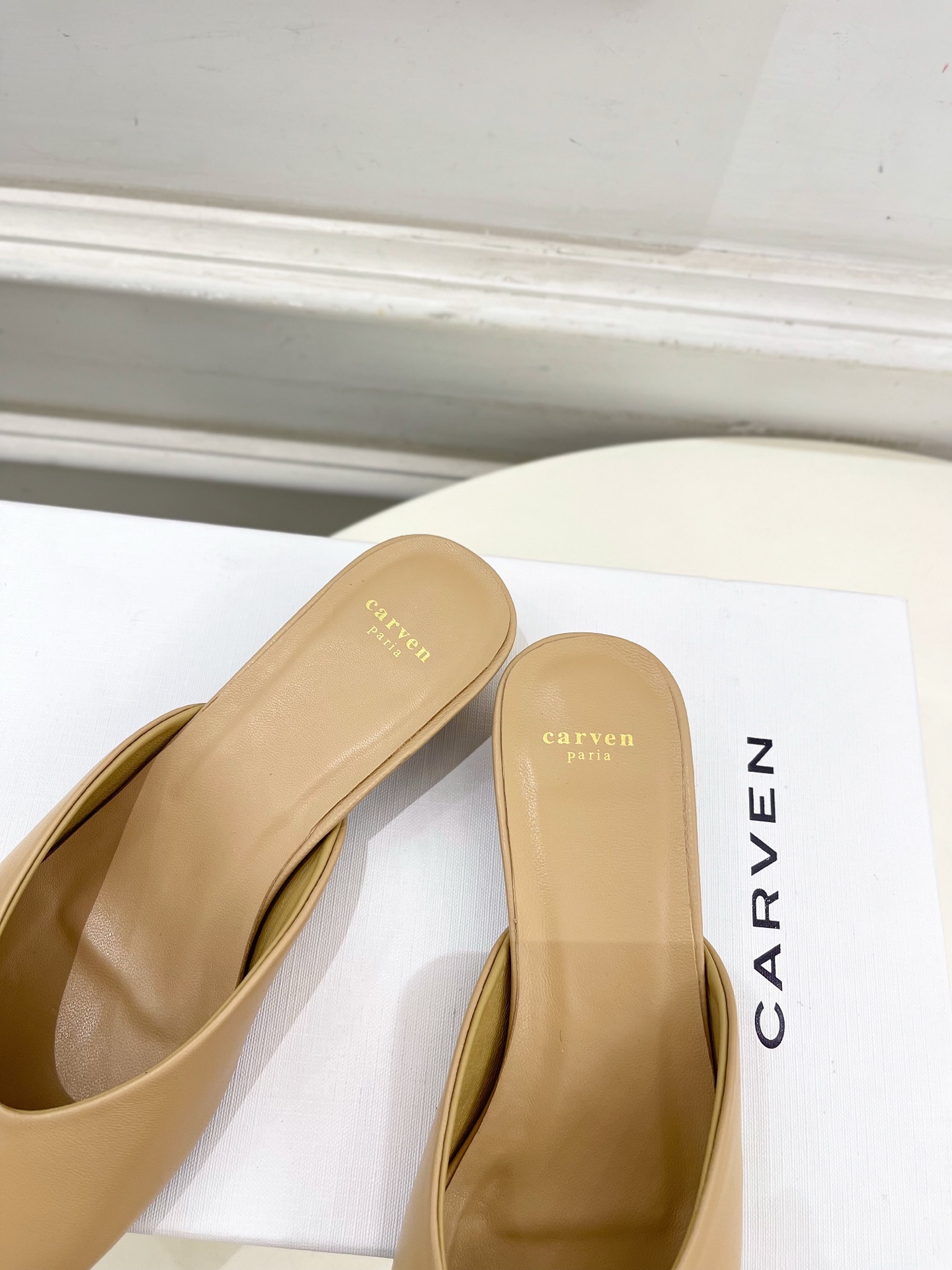 CARVEN 2025春夏新品 方头穆勒半拖鞋
—————————
作为这两年最受欢迎的设计师牌，设计简
