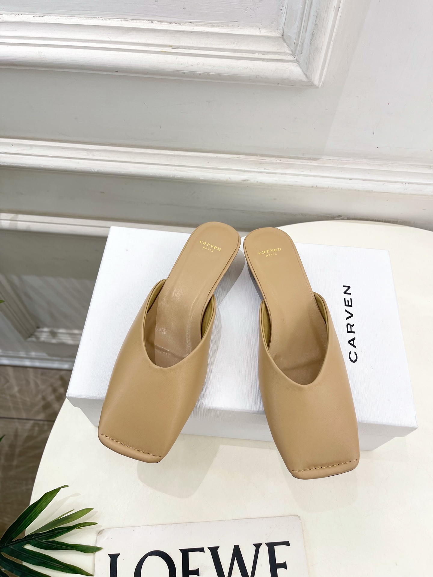 CARVEN 2025春夏新品 方头穆勒半拖鞋
—————————
作为这两年最受欢迎的设计师牌，设计简