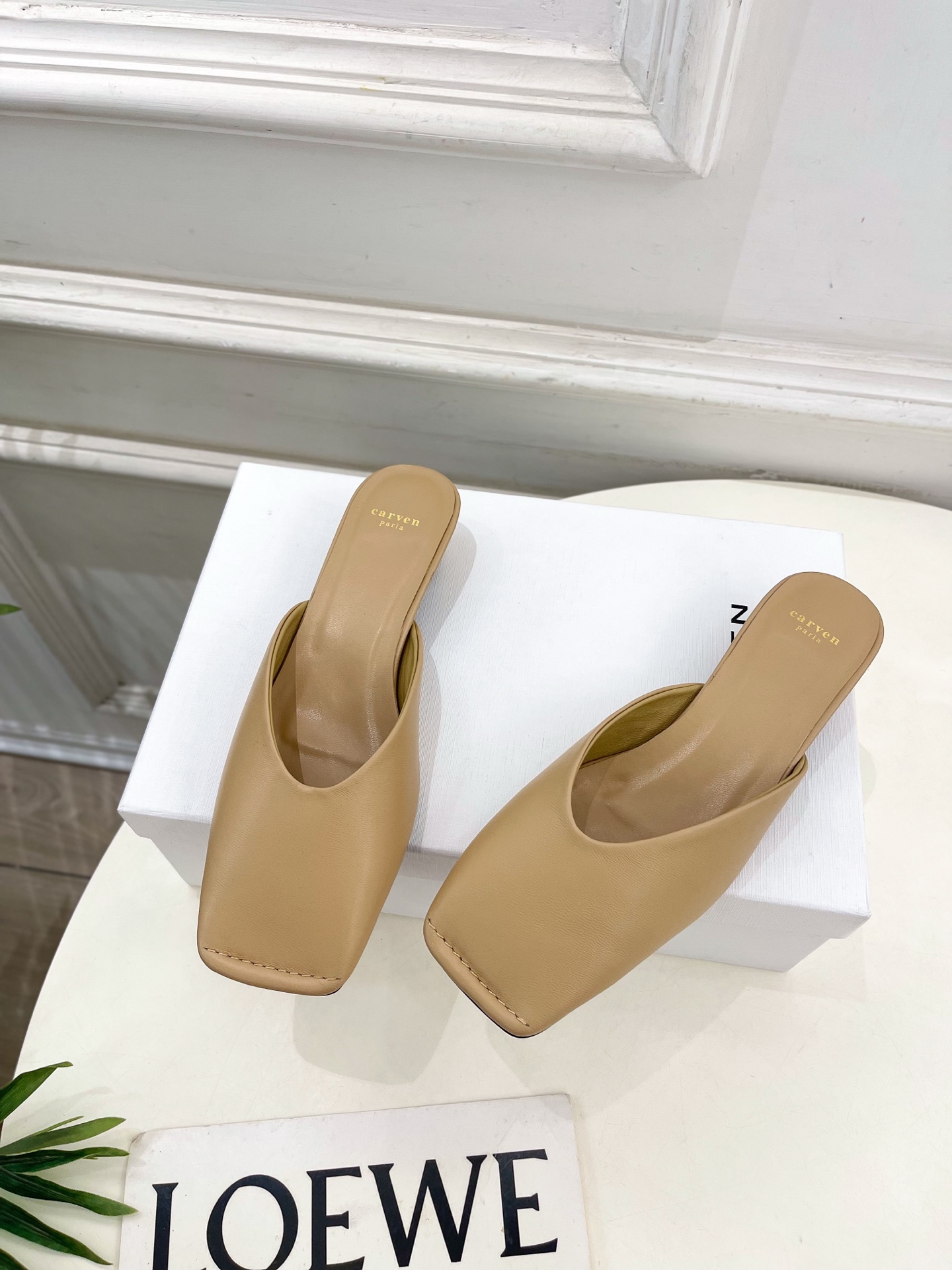 CARVEN 2025春夏新品 方头穆勒半拖鞋
—————————
作为这两年最受欢迎的设计师牌，设计简