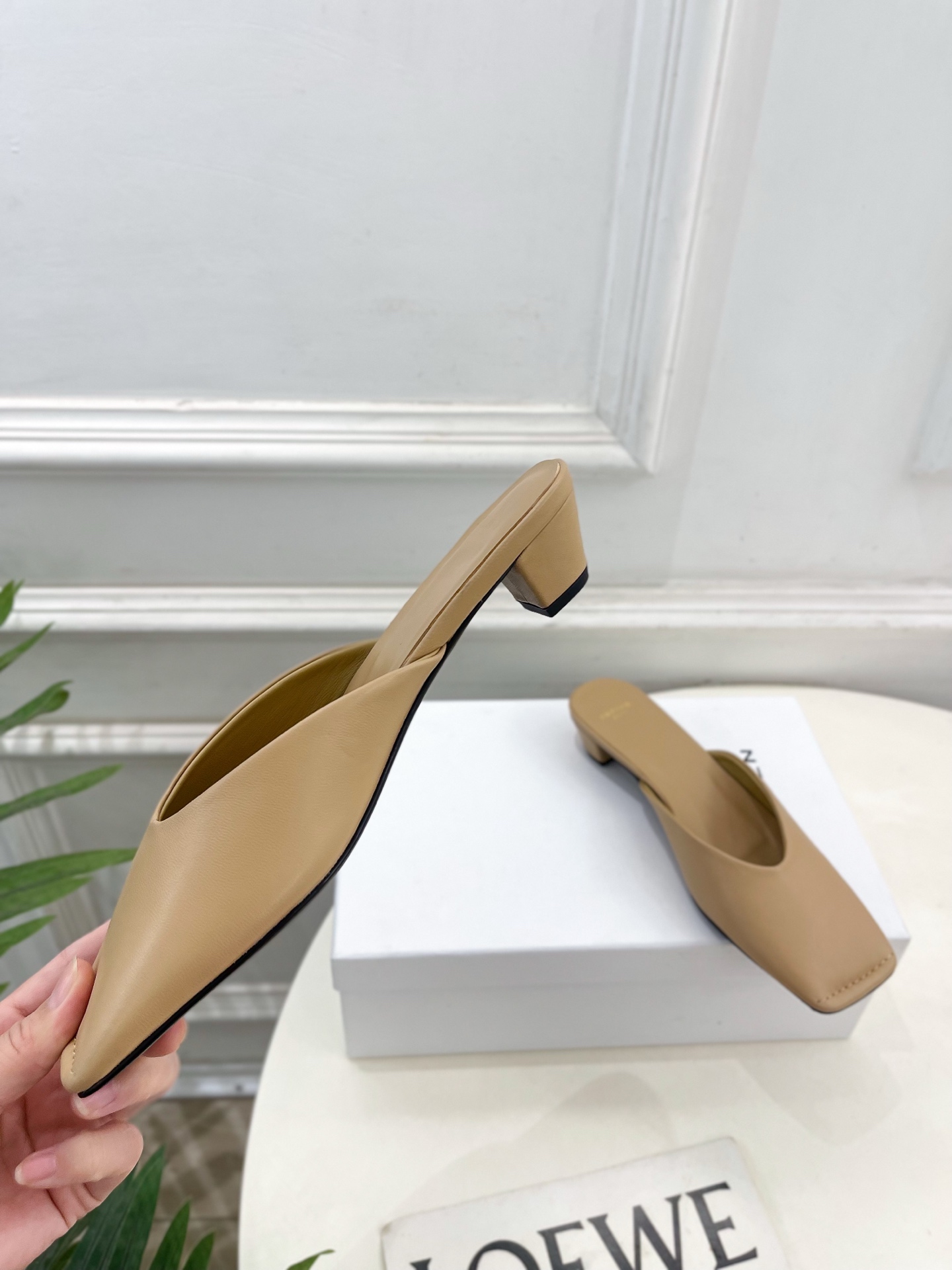 CARVEN 2025春夏新品 方头穆勒半拖鞋
—————————
作为这两年最受欢迎的设计师牌，设计简