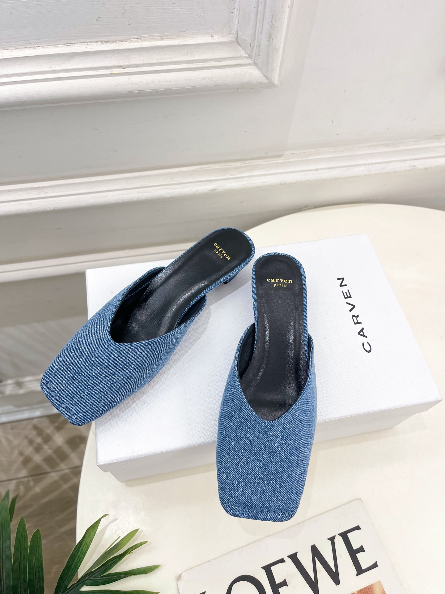 CARVEN 2025春夏新品 方头穆勒半拖鞋
—————————
作为这两年最受欢迎的设计师牌，设计简