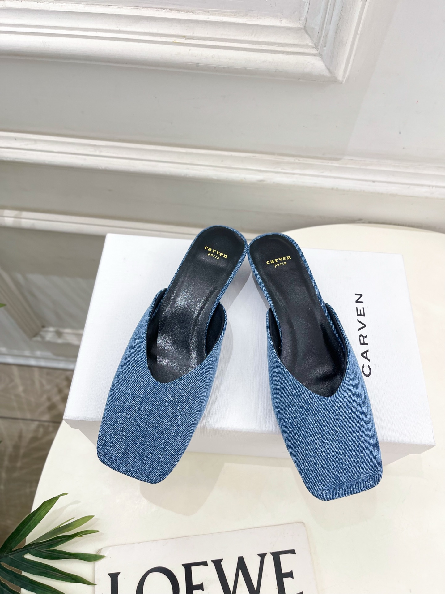 CARVEN 2025春夏新品 方头穆勒半拖鞋
—————————
作为这两年最受欢迎的设计师牌，设计简