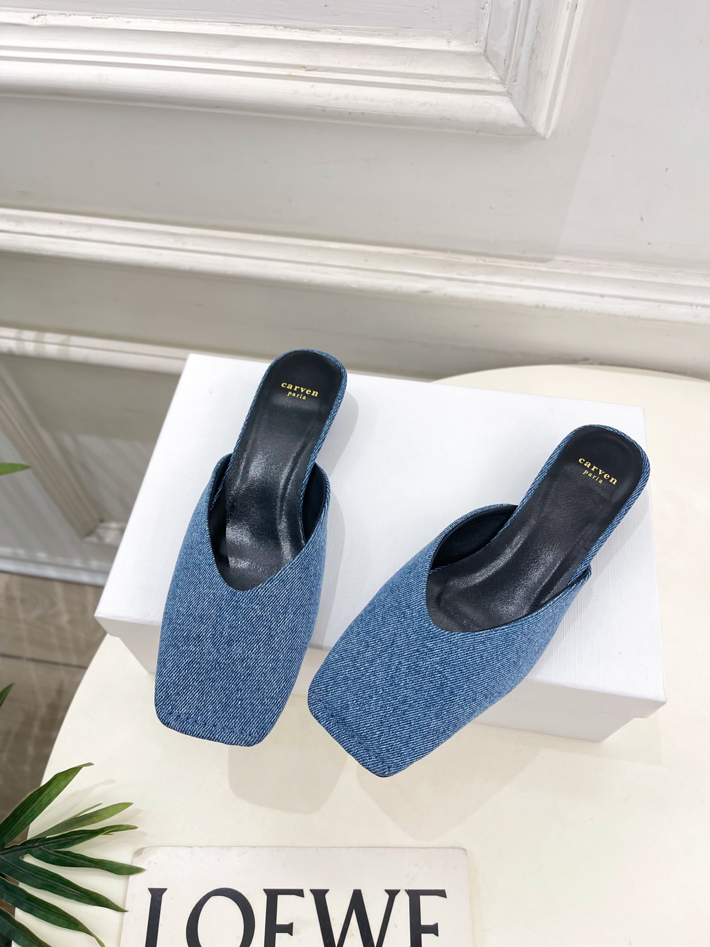 CARVEN 2025春夏新品 方头穆勒半拖鞋
—————————
作为这两年最受欢迎的设计师牌，设计简