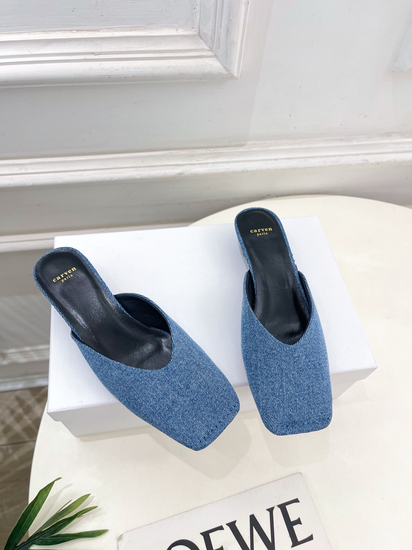 CARVEN 2025春夏新品 方头穆勒半拖鞋
—————————
作为这两年最受欢迎的设计师牌，设计简