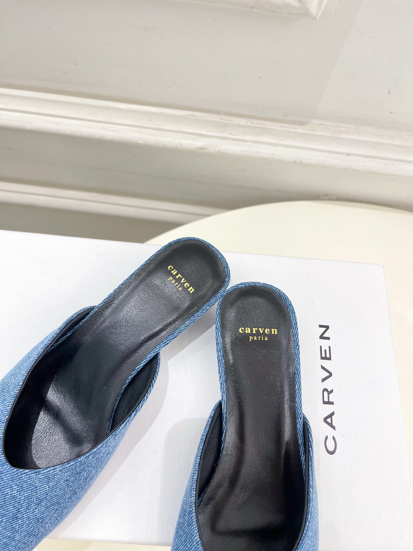 CARVEN 2025春夏新品 方头穆勒半拖鞋
—————————
作为这两年最受欢迎的设计师牌，设计简