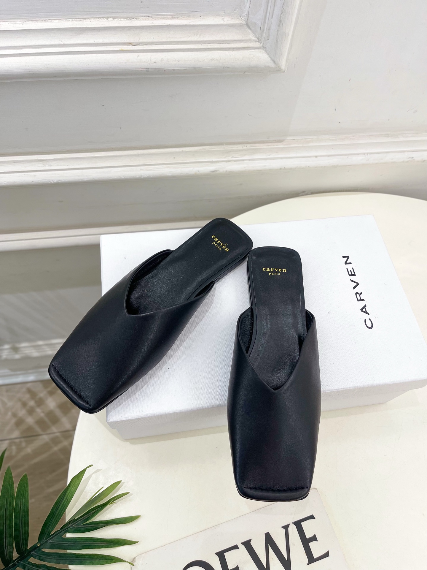 CARVEN 2025春夏新品 方头穆勒半拖鞋
—————————
作为这两年最受欢迎的设计师牌，设计简