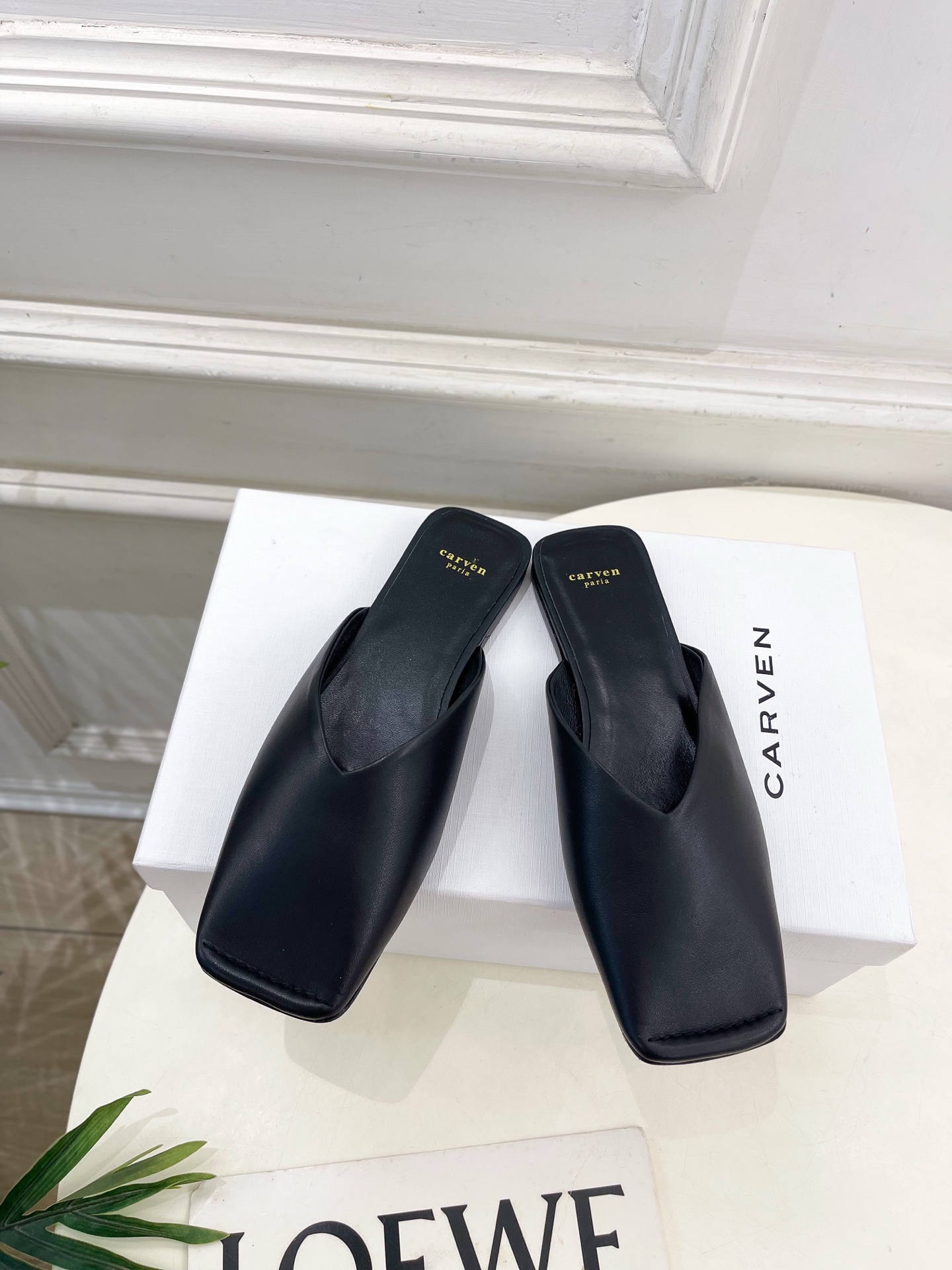 CARVEN 2025春夏新品 方头穆勒半拖鞋
—————————
作为这两年最受欢迎的设计师牌，设计简