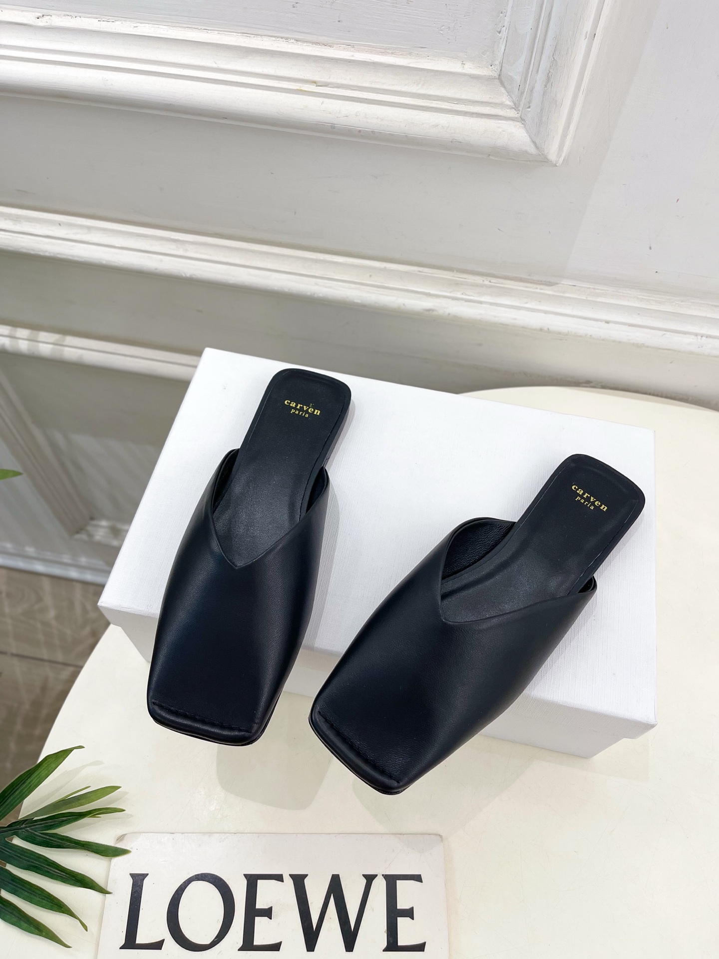 CARVEN 2025春夏新品 方头穆勒半拖鞋
—————————
作为这两年最受欢迎的设计师牌，设计简