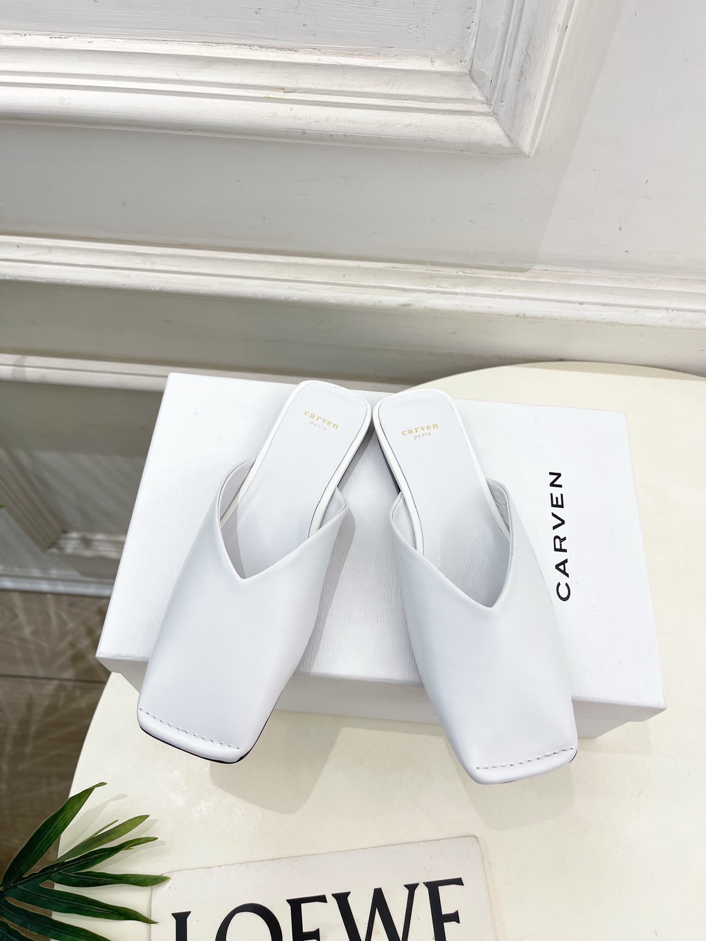 CARVEN 2025春夏新品 方头穆勒半拖鞋
—————————
作为这两年最受欢迎的设计师牌，设计简