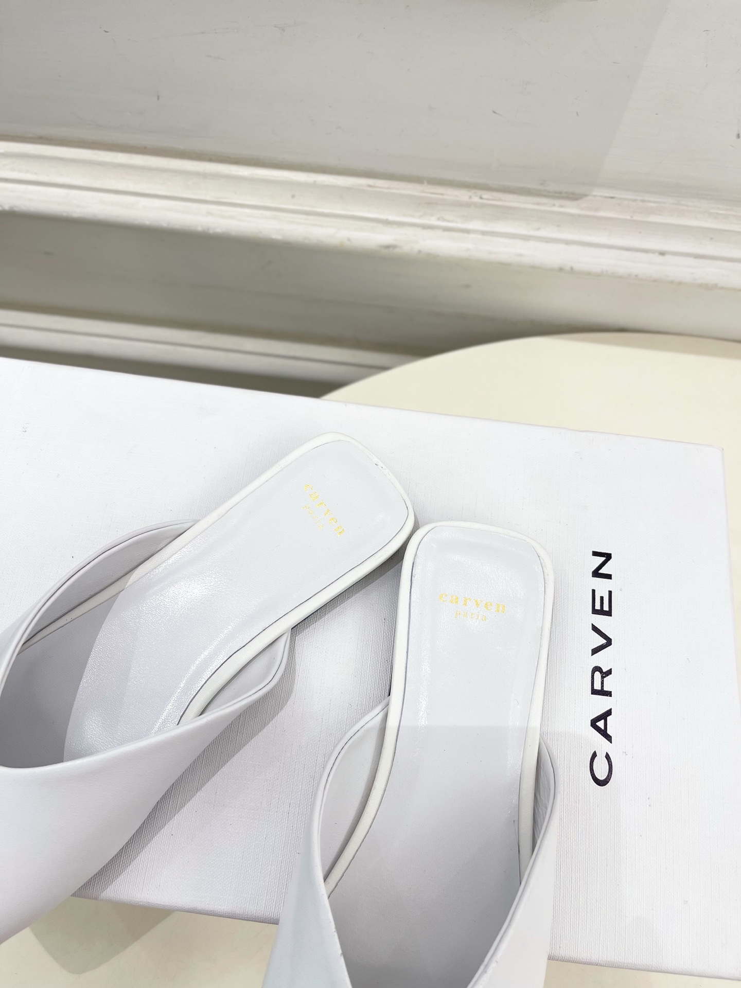 CARVEN 2025春夏新品 方头穆勒半拖鞋
—————————
作为这两年最受欢迎的设计师牌，设计简