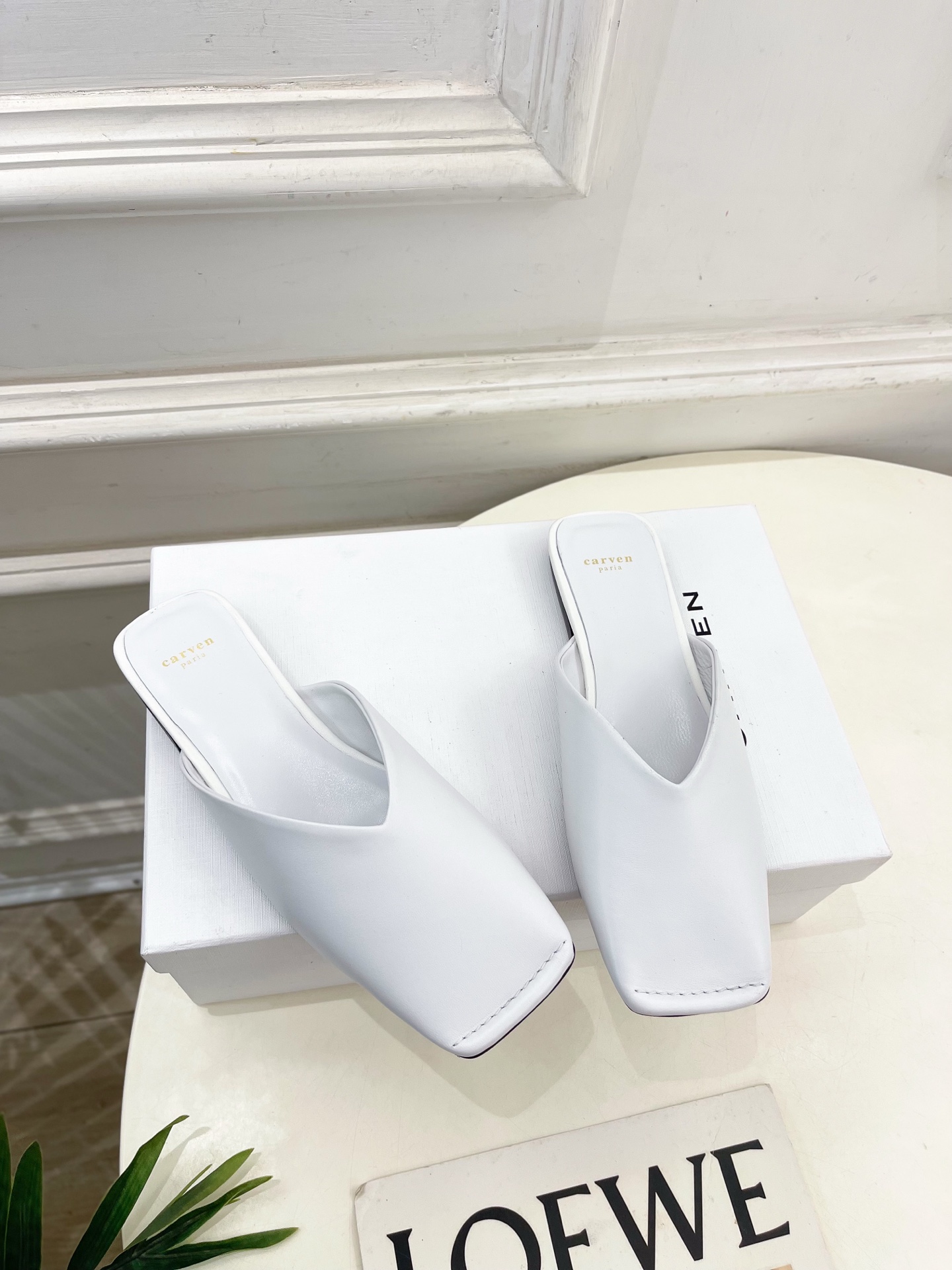 CARVEN 2025春夏新品 方头穆勒半拖鞋
—————————
作为这两年最受欢迎的设计师牌，设计简