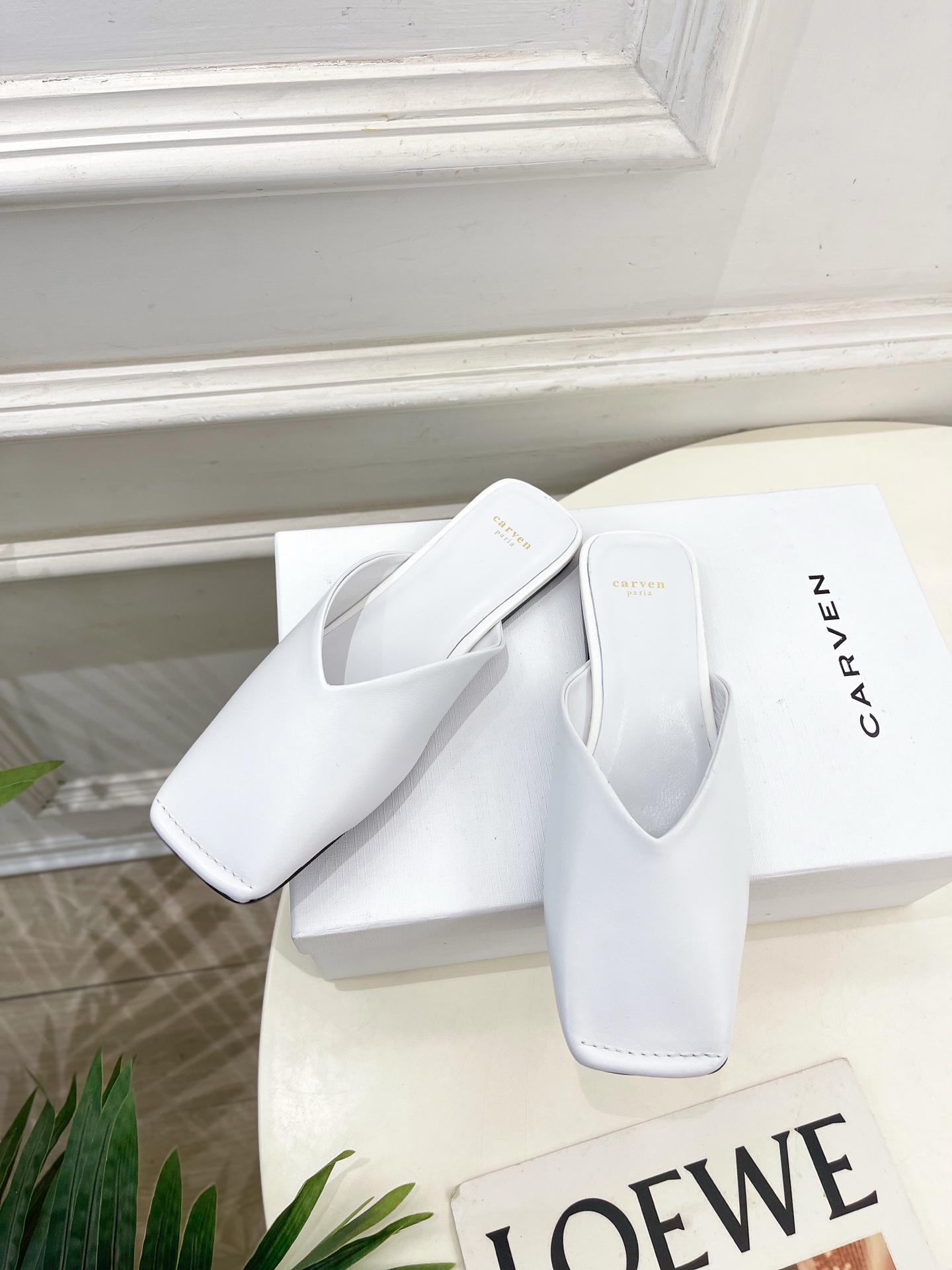 CARVEN 2025春夏新品 方头穆勒半拖鞋
—————————
作为这两年最受欢迎的设计师牌，设计简