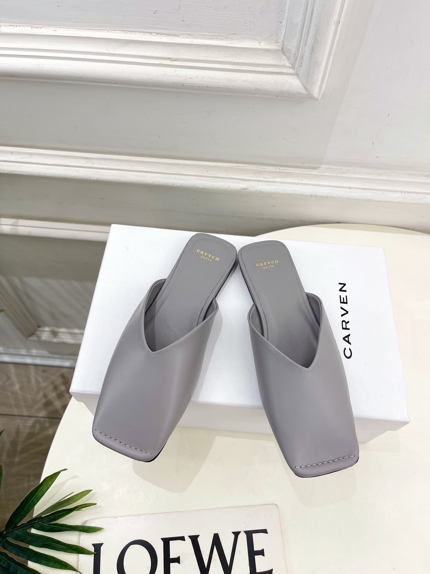 CARVEN 2025春夏新品 方头穆勒半拖鞋
—————————
作为这两年最受欢迎的设计师牌，设计简