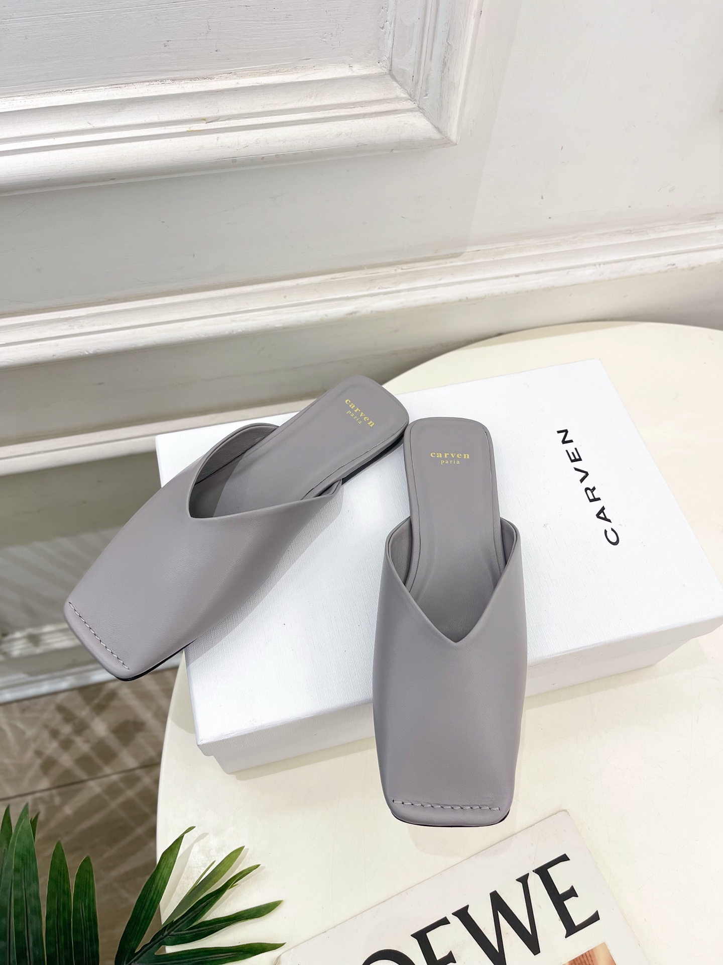 CARVEN 2025春夏新品 方头穆勒半拖鞋
—————————
作为这两年最受欢迎的设计师牌，设计简