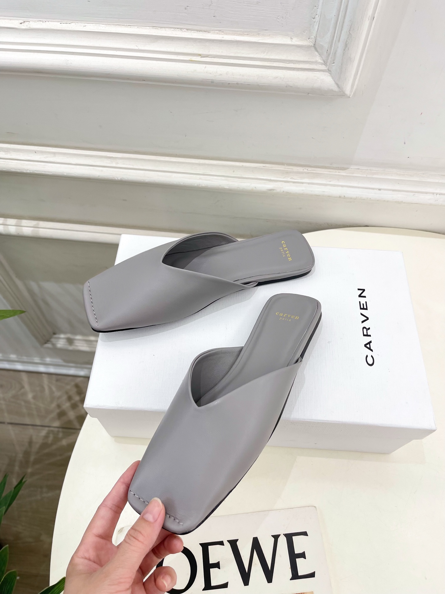CARVEN 2025春夏新品 方头穆勒半拖鞋
—————————
作为这两年最受欢迎的设计师牌，设计简