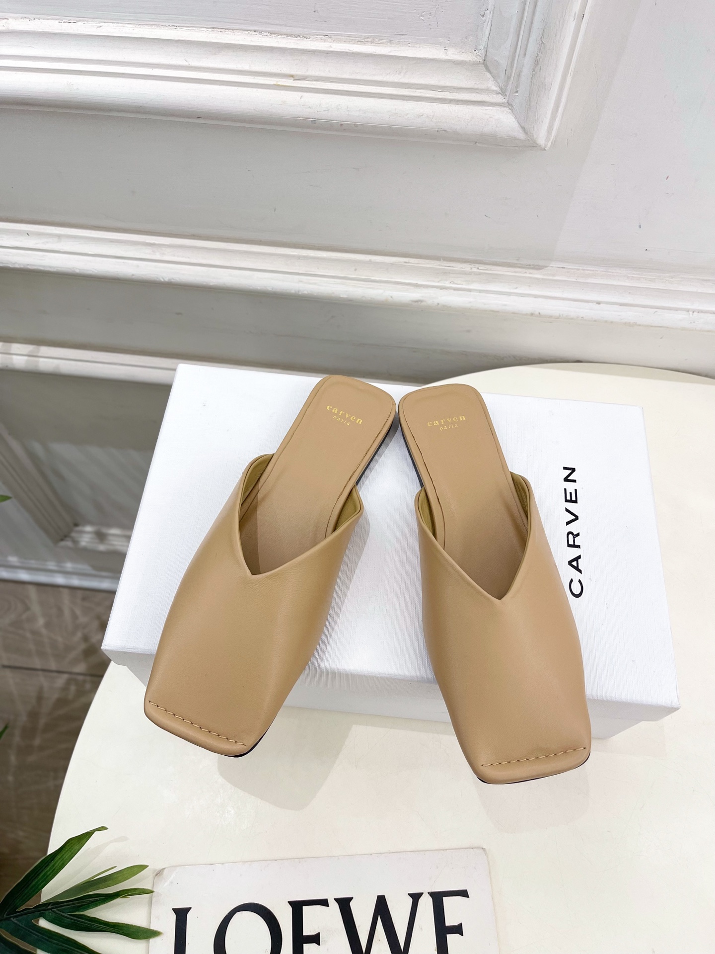 CARVEN 2025春夏新品 方头穆勒半拖鞋
—————————
作为这两年最受欢迎的设计师牌，设计简