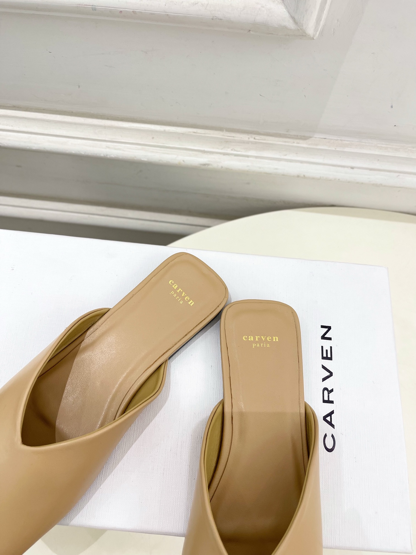 CARVEN 2025春夏新品 方头穆勒半拖鞋
—————————
作为这两年最受欢迎的设计师牌，设计简