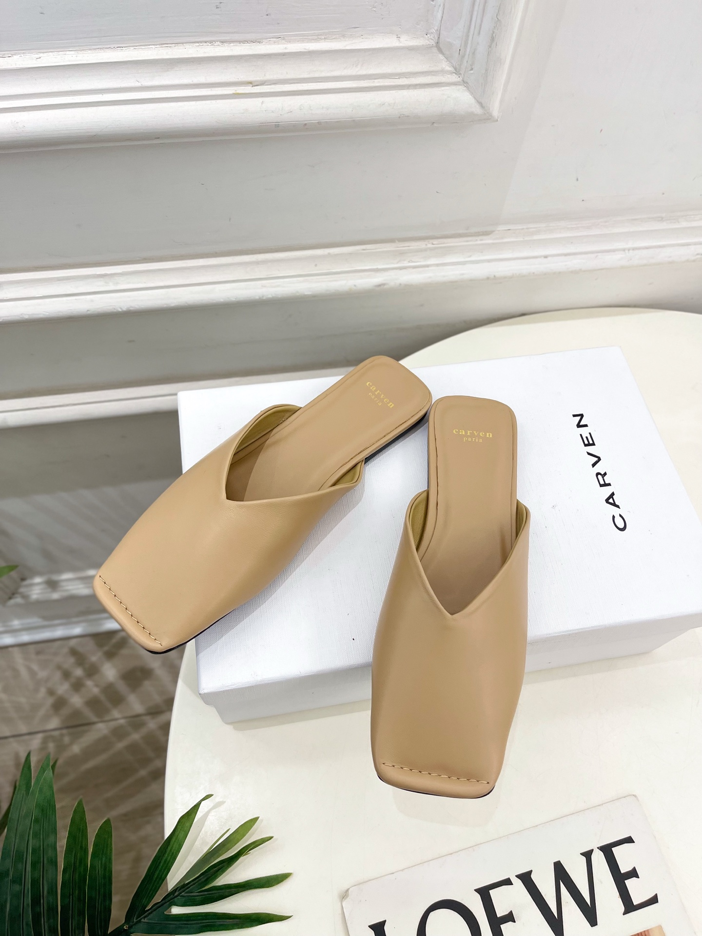 CARVEN 2025春夏新品 方头穆勒半拖鞋
—————————
作为这两年最受欢迎的设计师牌，设计简