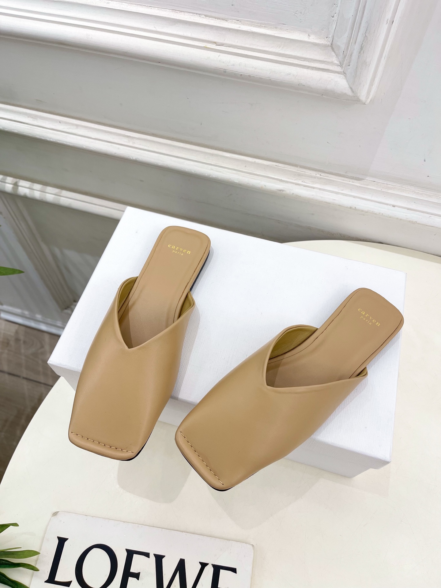 CARVEN 2025春夏新品 方头穆勒半拖鞋
—————————
作为这两年最受欢迎的设计师牌，设计简