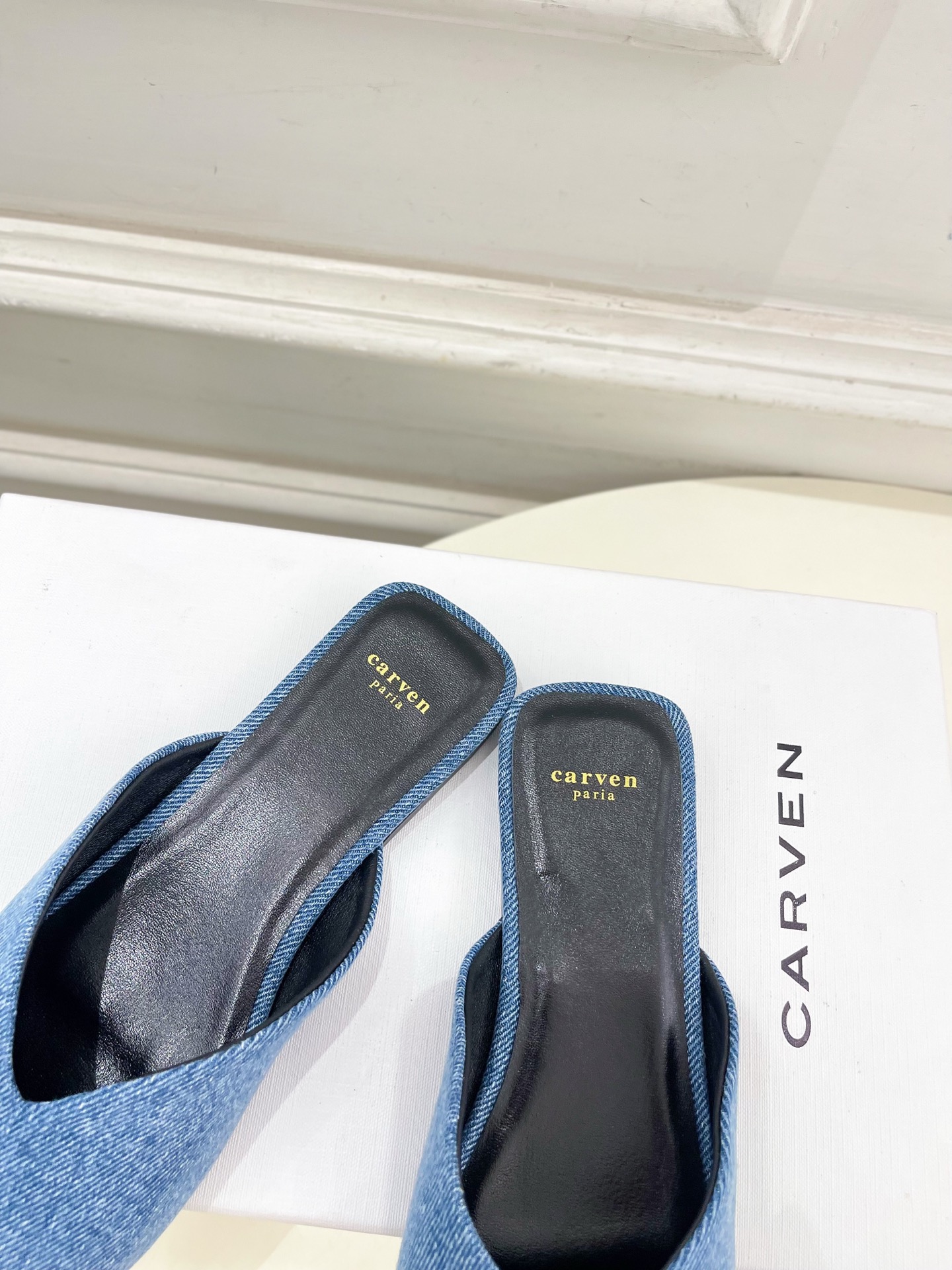 CARVEN 2025春夏新品 方头穆勒半拖鞋
—————————
作为这两年最受欢迎的设计师牌，设计简