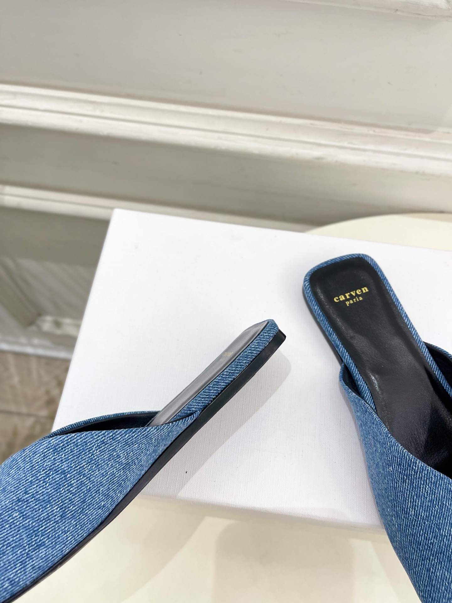 CARVEN 2025春夏新品 方头穆勒半拖鞋
—————————
作为这两年最受欢迎的设计师牌，设计简