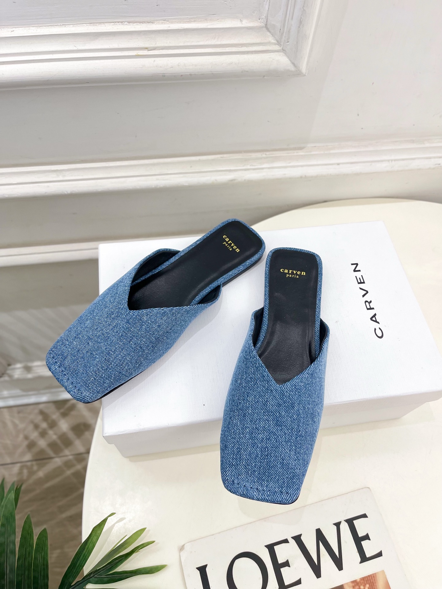 CARVEN 2025春夏新品 方头穆勒半拖鞋
—————————
作为这两年最受欢迎的设计师牌，设计简