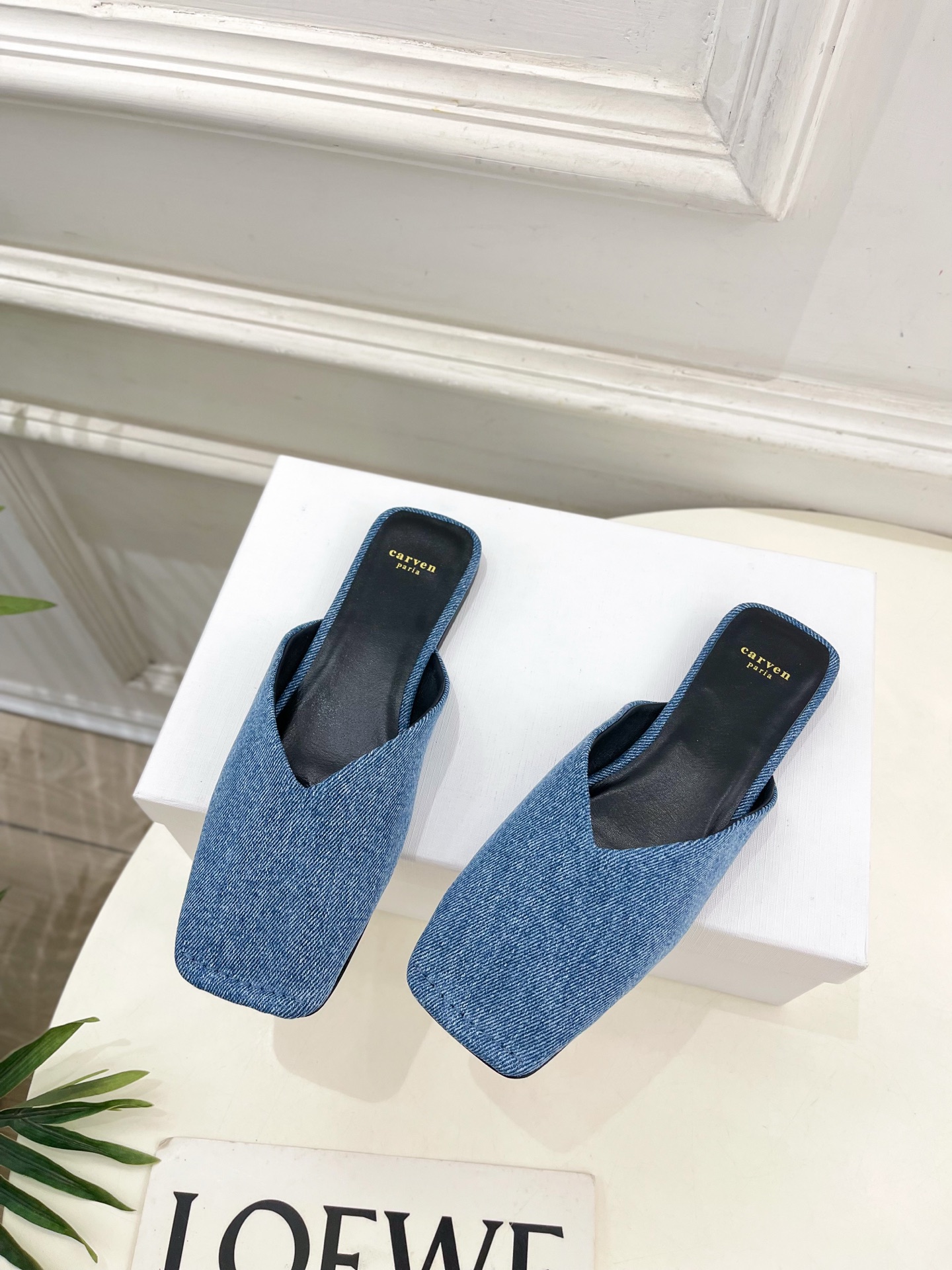 CARVEN 2025春夏新品 方头穆勒半拖鞋
—————————
作为这两年最受欢迎的设计师牌，设计简