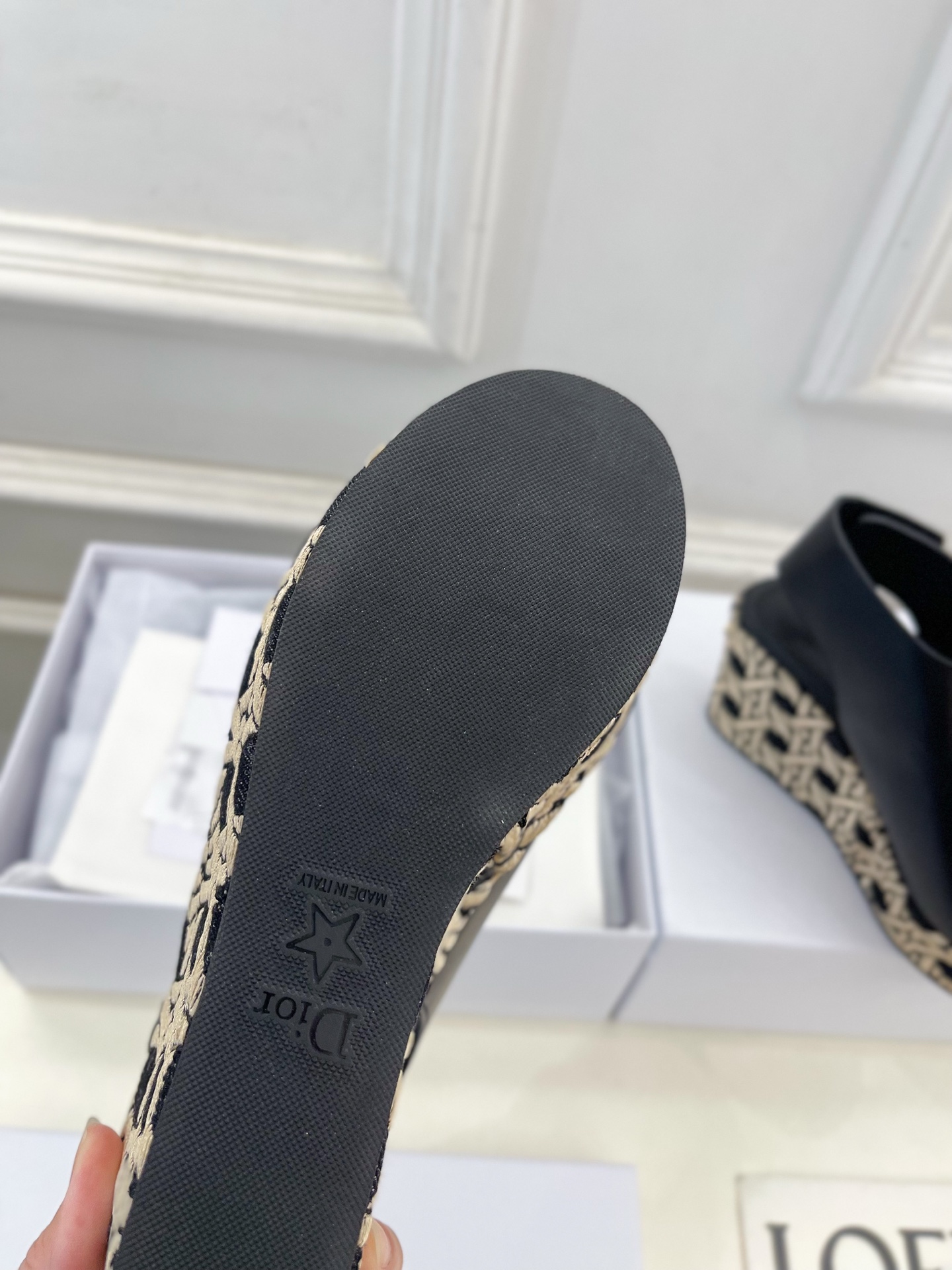 Dior |  迪奥 25 𝐬𝐬 

🧡💚2025春夏新品 顶级版本⚠️
专柜主打新款 Attitude