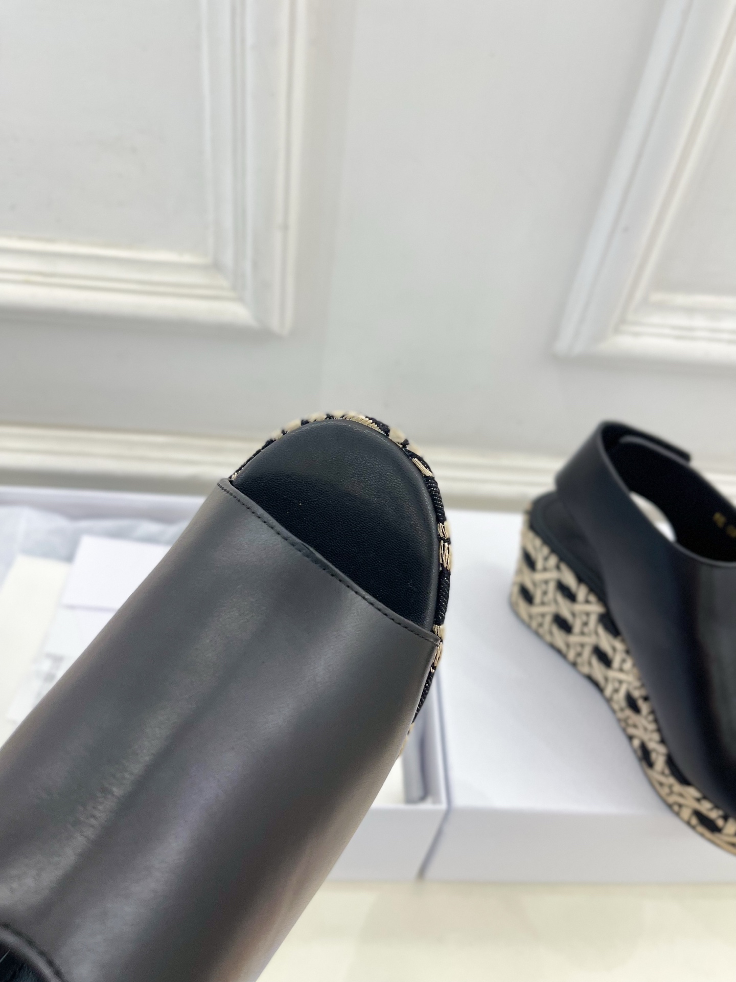 Dior |  迪奥 25 𝐬𝐬 

🧡💚2025春夏新品 顶级版本⚠️
专柜主打新款 Attitude