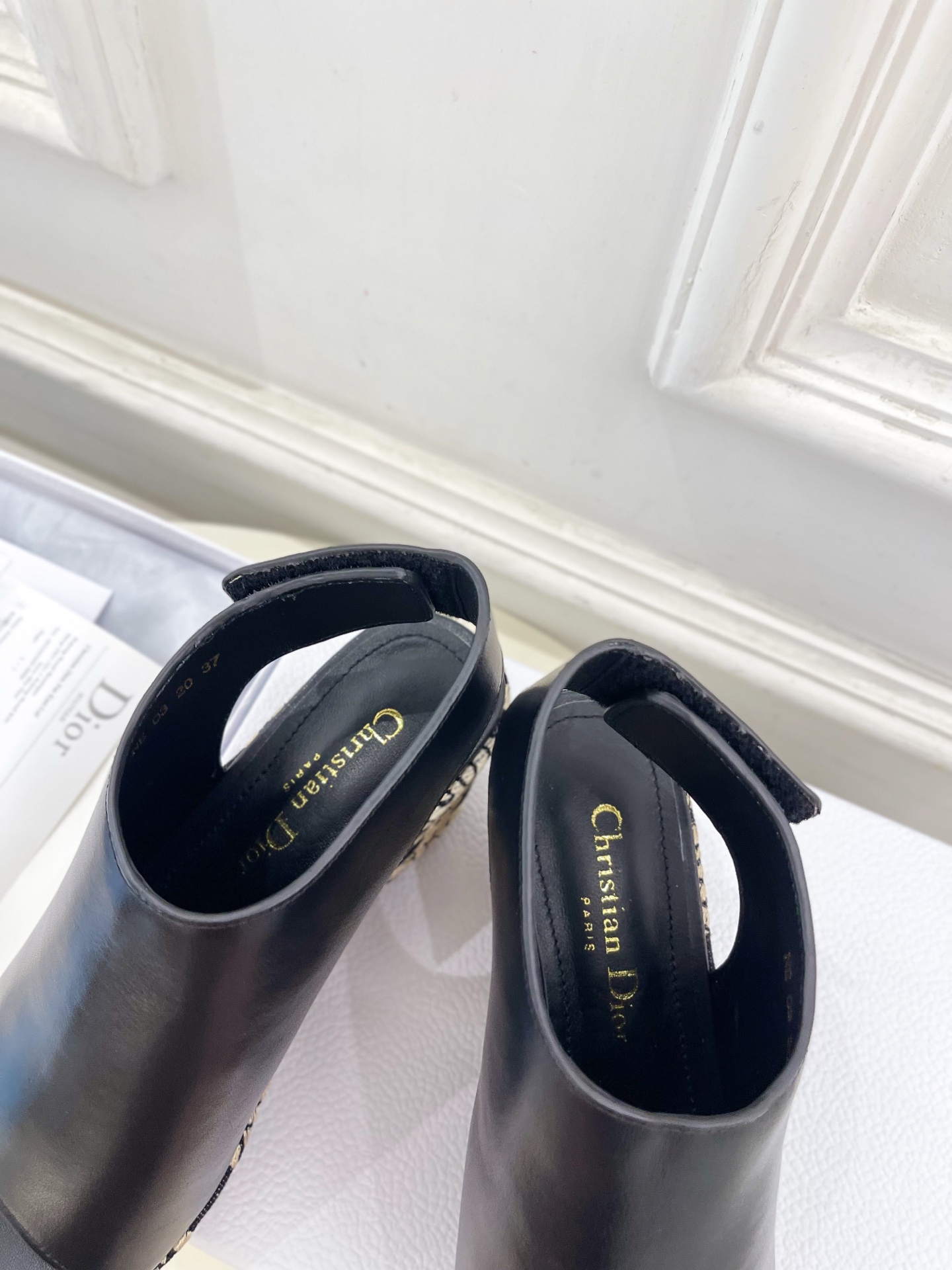 Dior |  迪奥 25 𝐬𝐬 

🧡💚2025春夏新品 顶级版本⚠️
专柜主打新款 Attitude