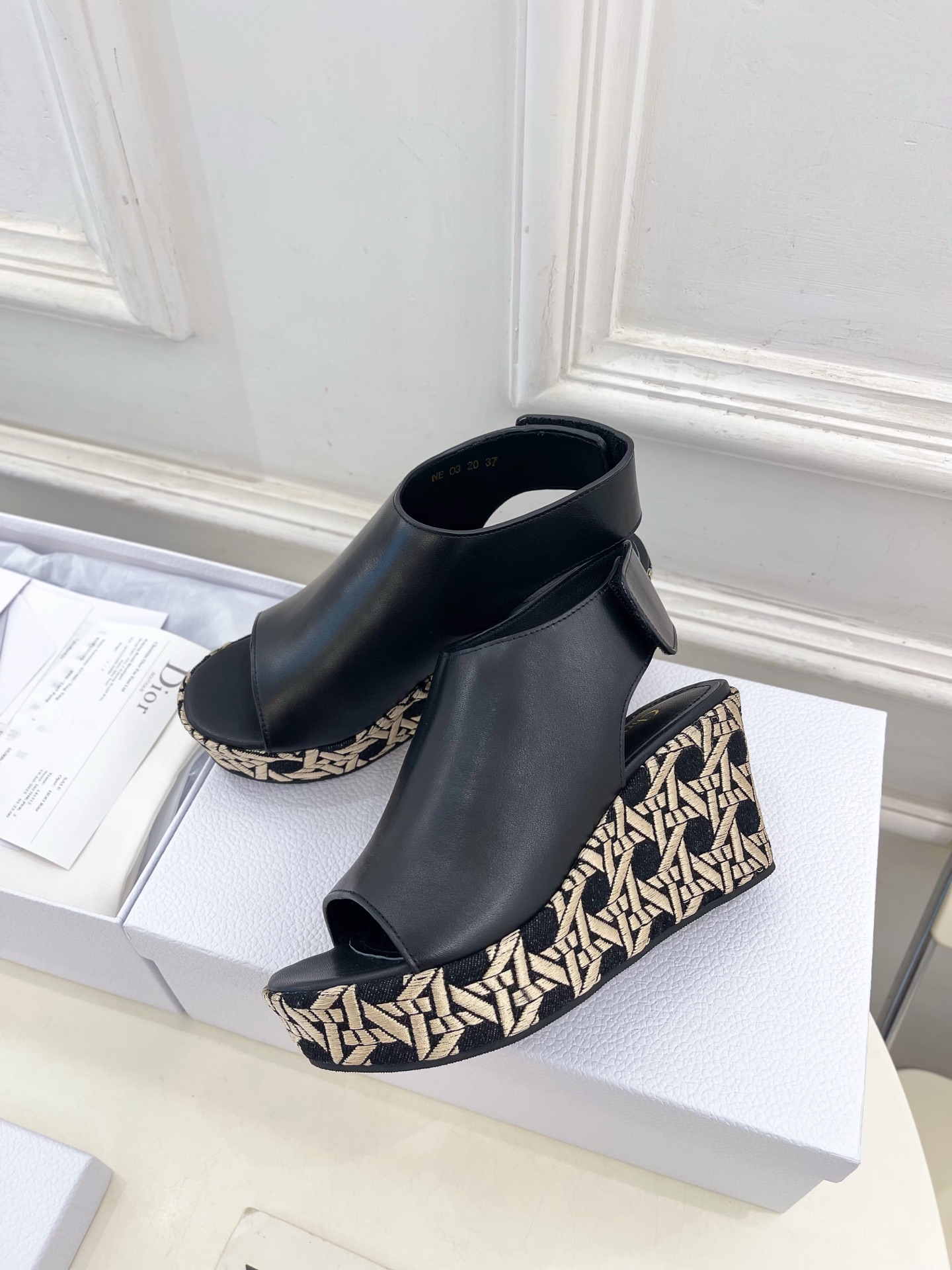 Dior |  迪奥 25 𝐬𝐬 

🧡💚2025春夏新品 顶级版本⚠️
专柜主打新款 Attitude