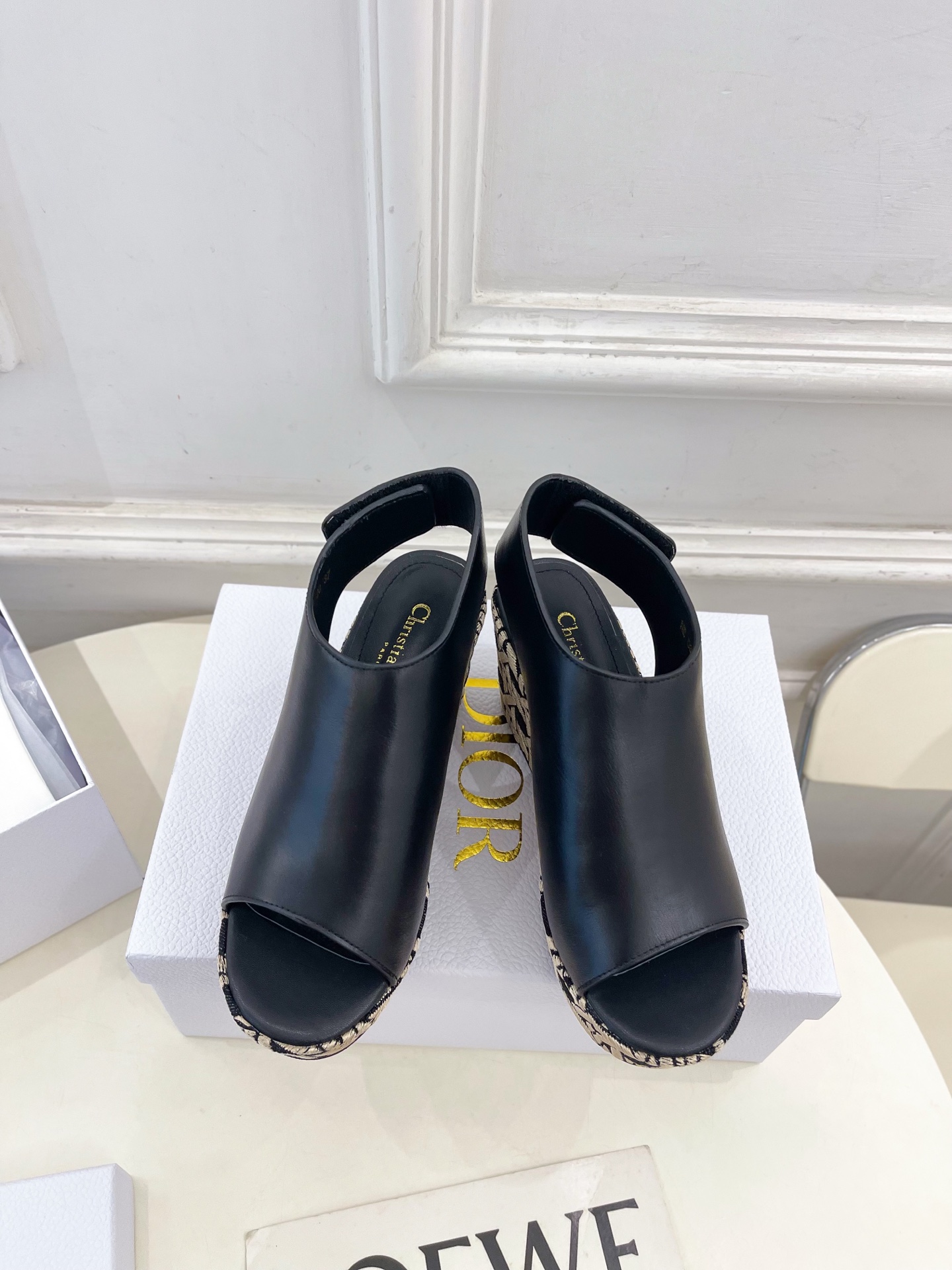 Dior |  迪奥 25 𝐬𝐬 

🧡💚2025春夏新品 顶级版本⚠️
专柜主打新款 Attitude