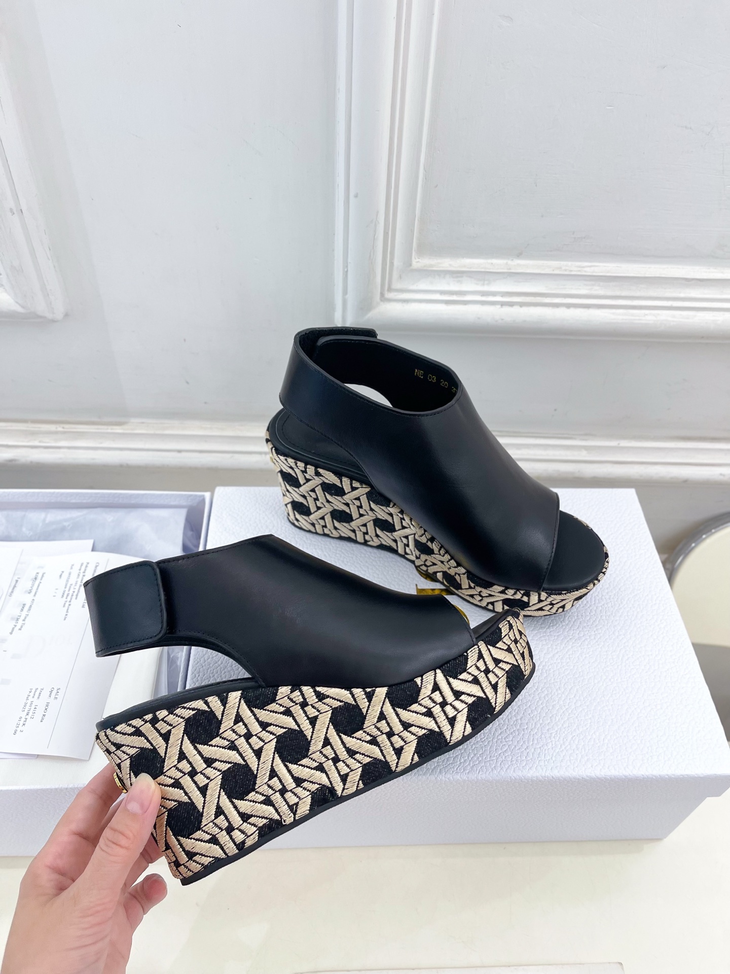 Dior |  迪奥 25 𝐬𝐬 

🧡💚2025春夏新品 顶级版本⚠️
专柜主打新款 Attitude