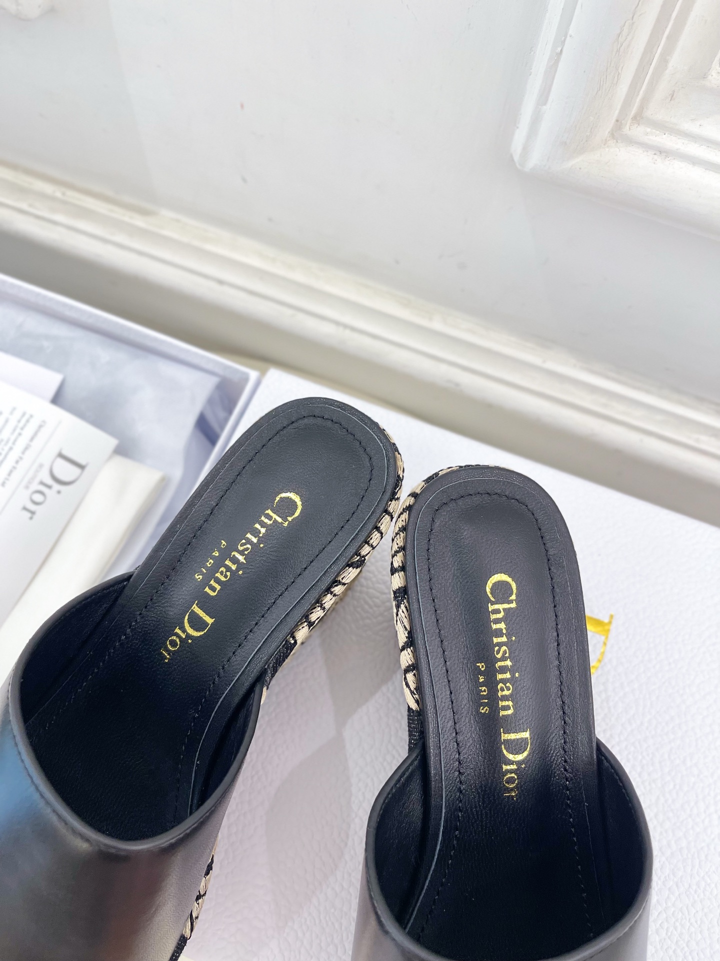 Dior |  迪奥 25 𝐬𝐬 

🧡💚2025春夏新品 顶级版本⚠️
专柜主打新款 Attitude