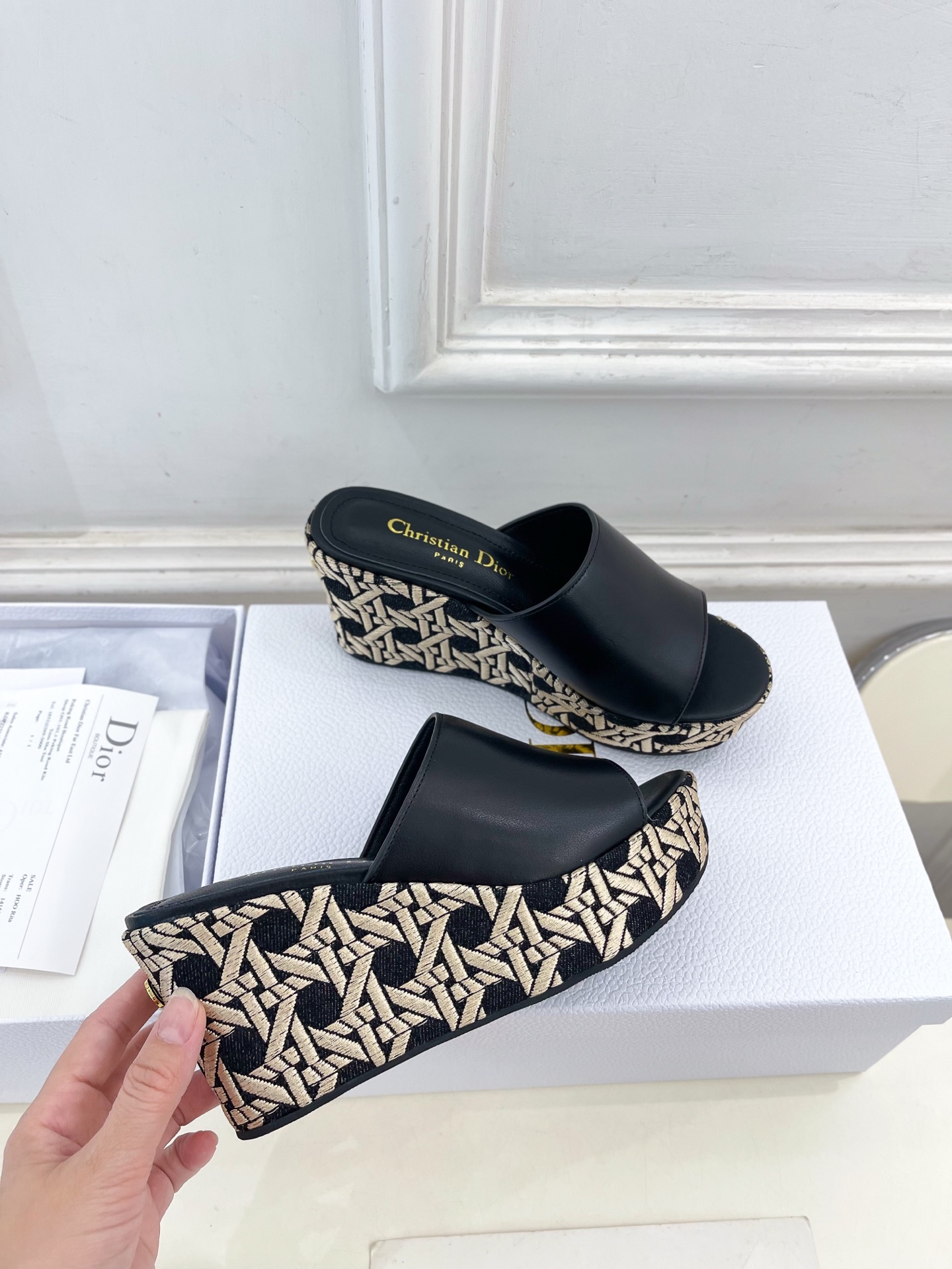 Dior |  迪奥 25 𝐬𝐬 

🧡💚2025春夏新品 顶级版本⚠️
专柜主打新款 Attitude