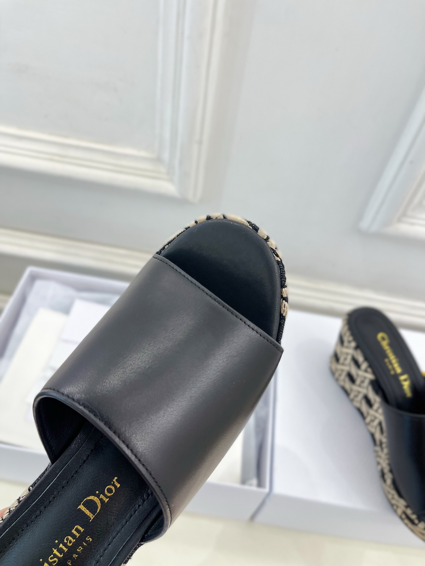 Dior |  迪奥 25 𝐬𝐬 

🧡💚2025春夏新品 顶级版本⚠️
专柜主打新款 Attitude