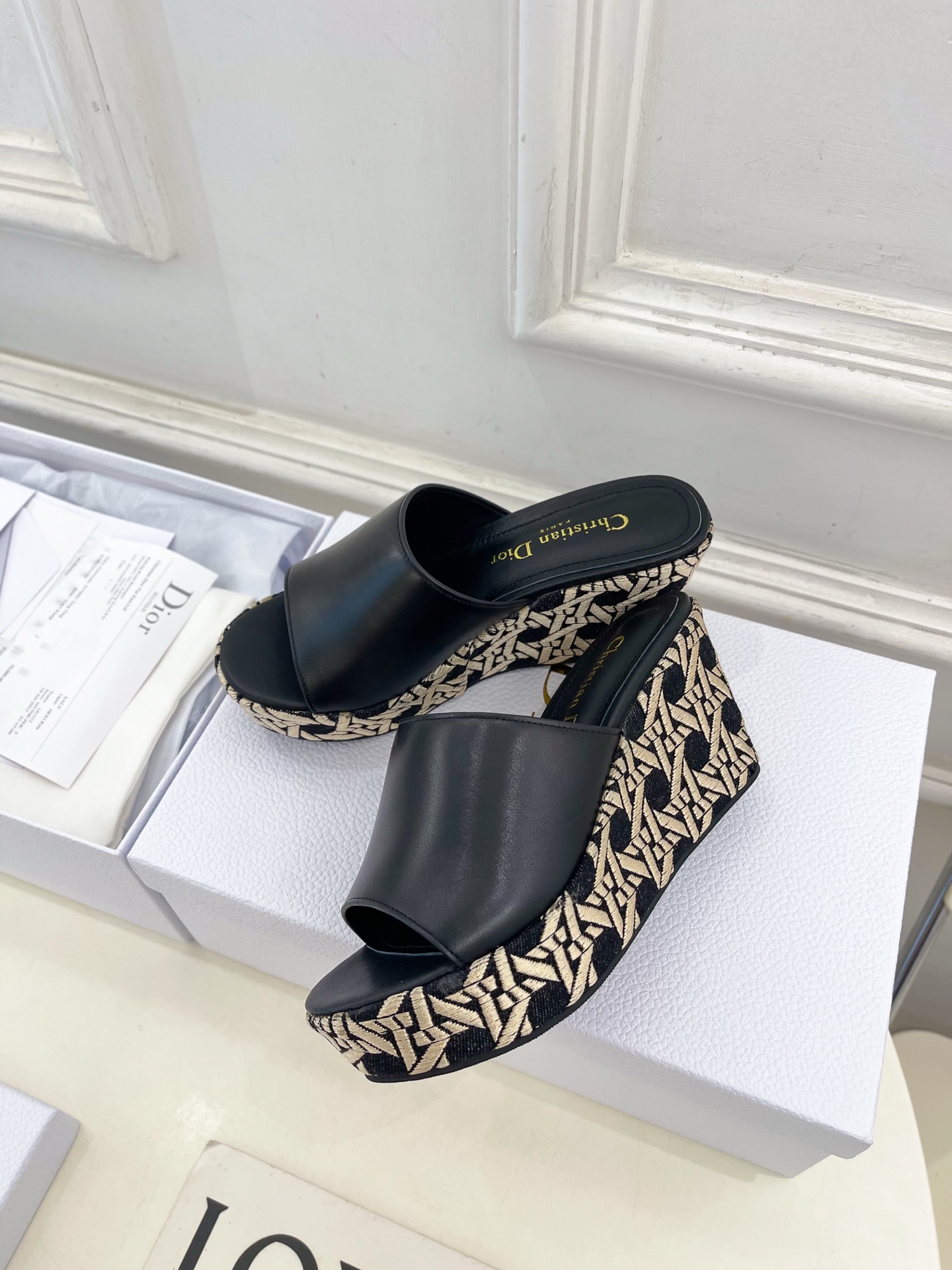 Dior |  迪奥 25 𝐬𝐬 

🧡💚2025春夏新品 顶级版本⚠️
专柜主打新款 Attitude