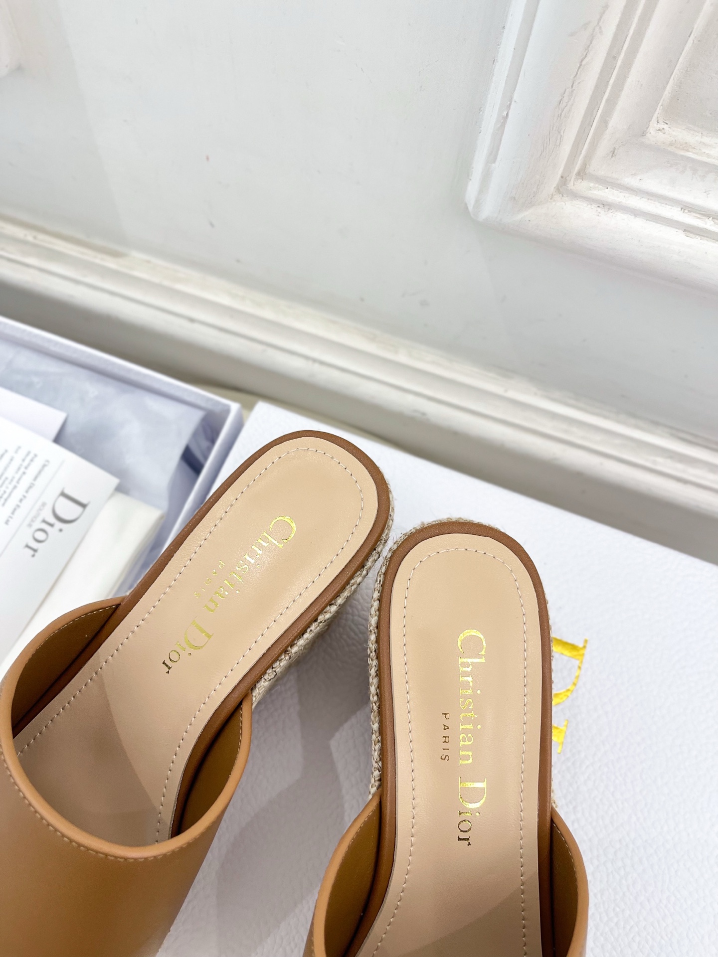 Dior |  迪奥 25 𝐬𝐬 

🧡💚2025春夏新品 顶级版本⚠️
专柜主打新款 Attitude