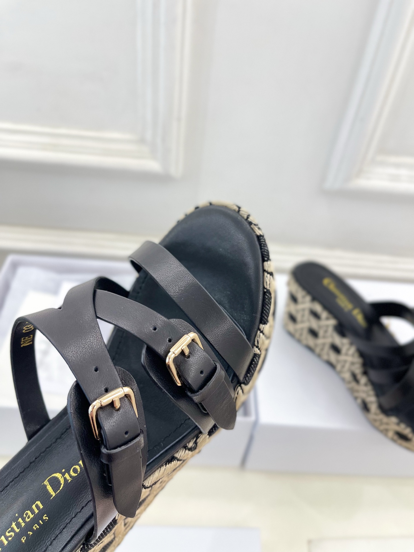 Dior |  迪奥 25 𝐬𝐬 

🧡💚2025春夏新品 顶级版本⚠️
专柜主打新款 Attitude