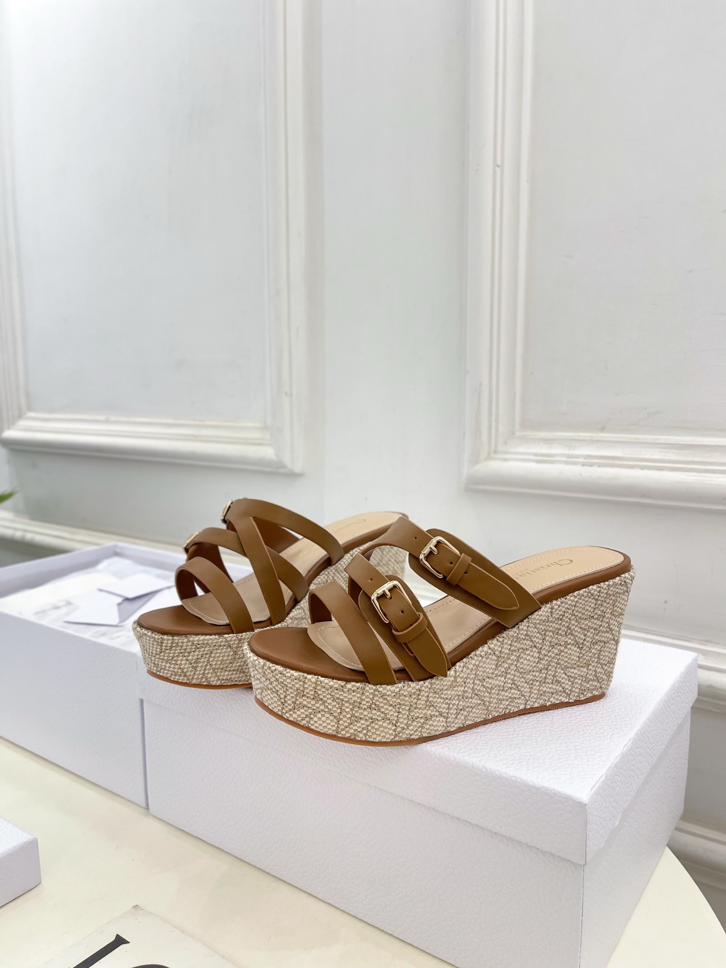 Dior |  迪奥 25 𝐬𝐬 

🧡💚2025春夏新品 顶级版本⚠️
专柜主打新款 Attitude