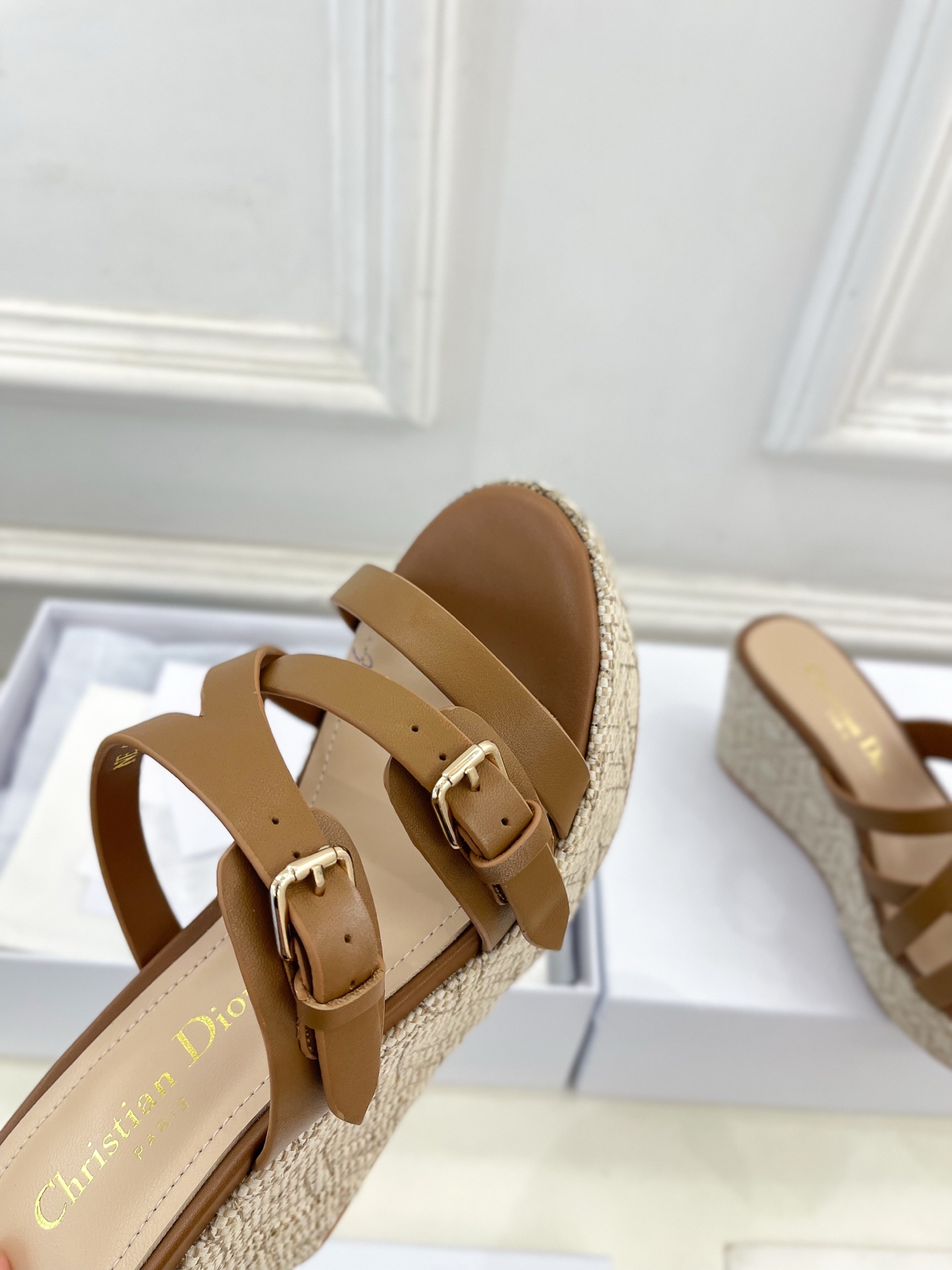 Dior |  迪奥 25 𝐬𝐬 

🧡💚2025春夏新品 顶级版本⚠️
专柜主打新款 Attitude