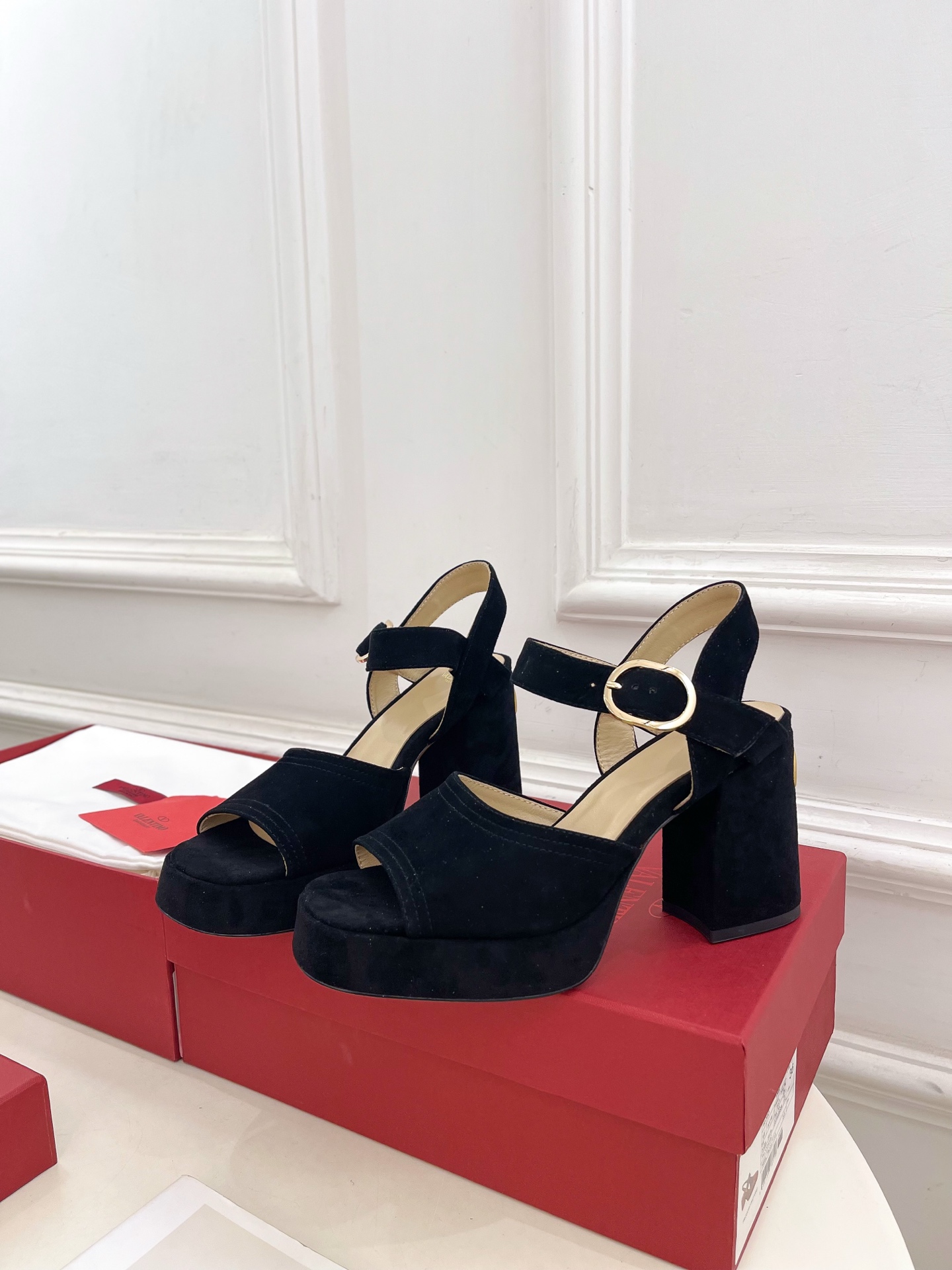 Valentino 华伦天奴 2025春夏新品 防水台高跟凉鞋上新☑️
——————————————
V