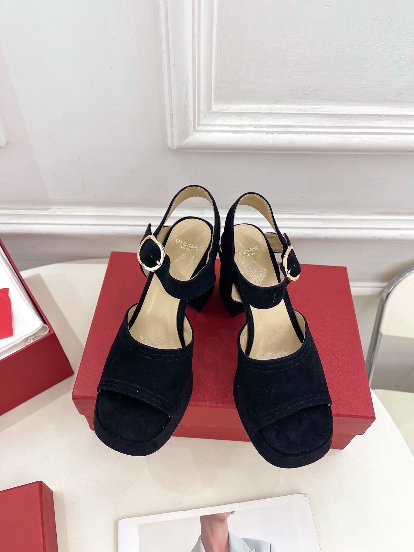 Valentino 华伦天奴 2025春夏新品 防水台高跟凉鞋上新☑️
——————————————
V
