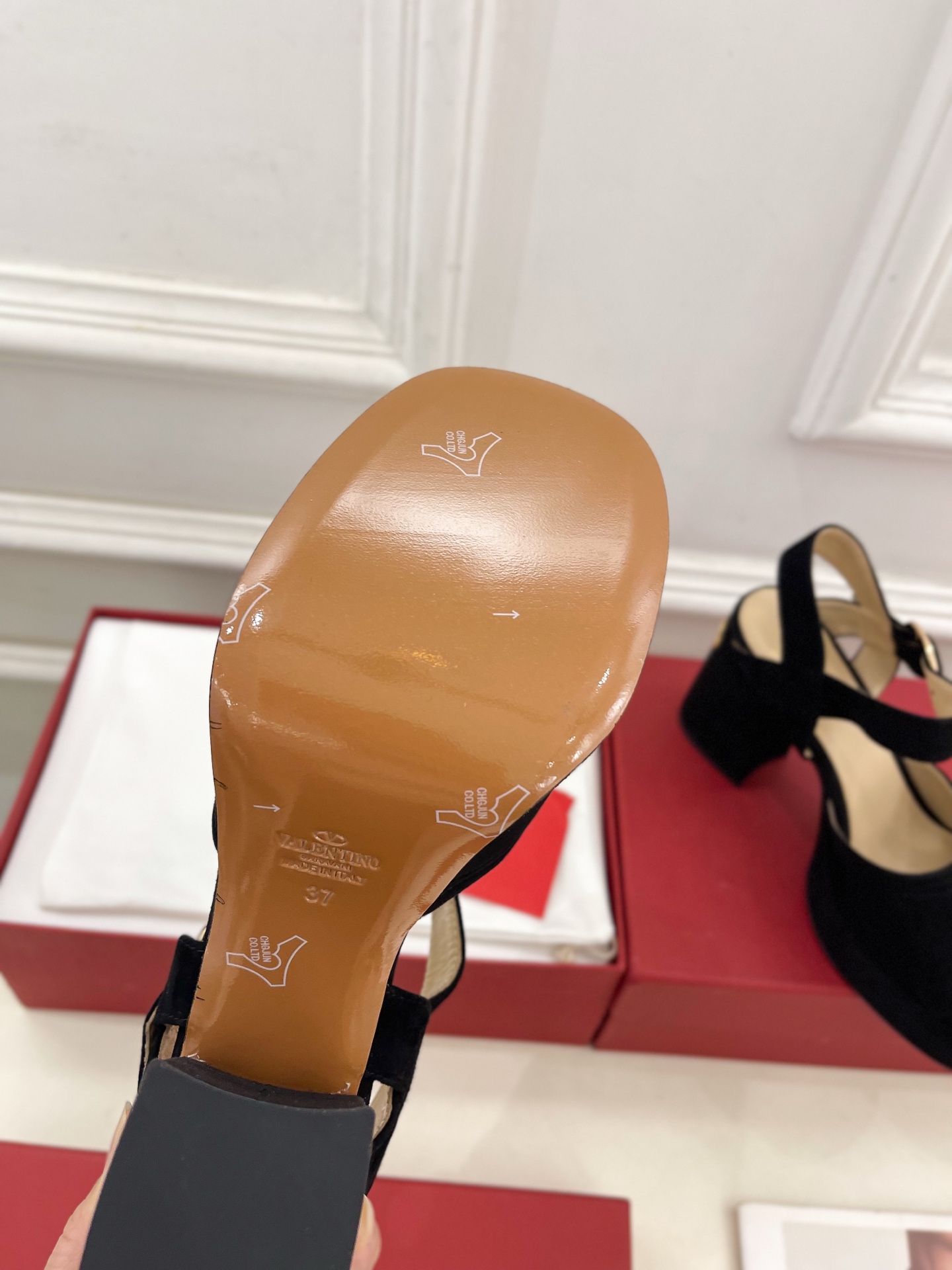 Valentino 华伦天奴 2025春夏新品 防水台高跟凉鞋上新☑️
——————————————
V