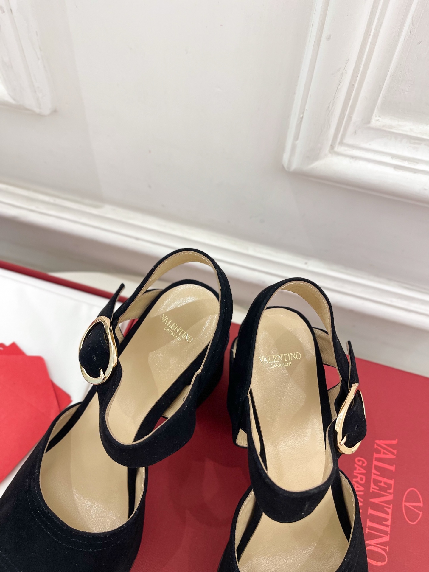 Valentino 华伦天奴 2025春夏新品 防水台高跟凉鞋上新☑️
——————————————
V