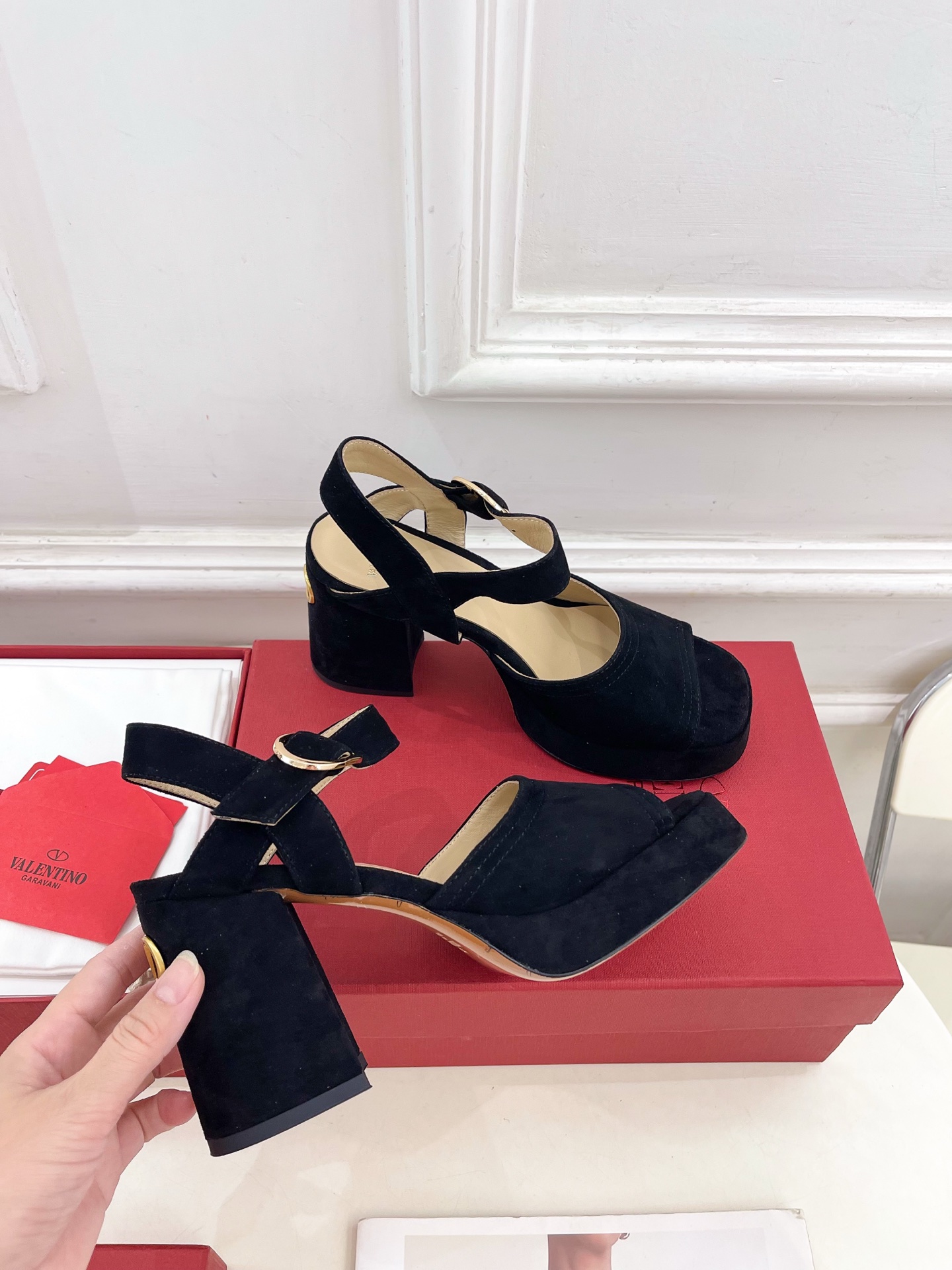Valentino 华伦天奴 2025春夏新品 防水台高跟凉鞋上新☑️
——————————————
V