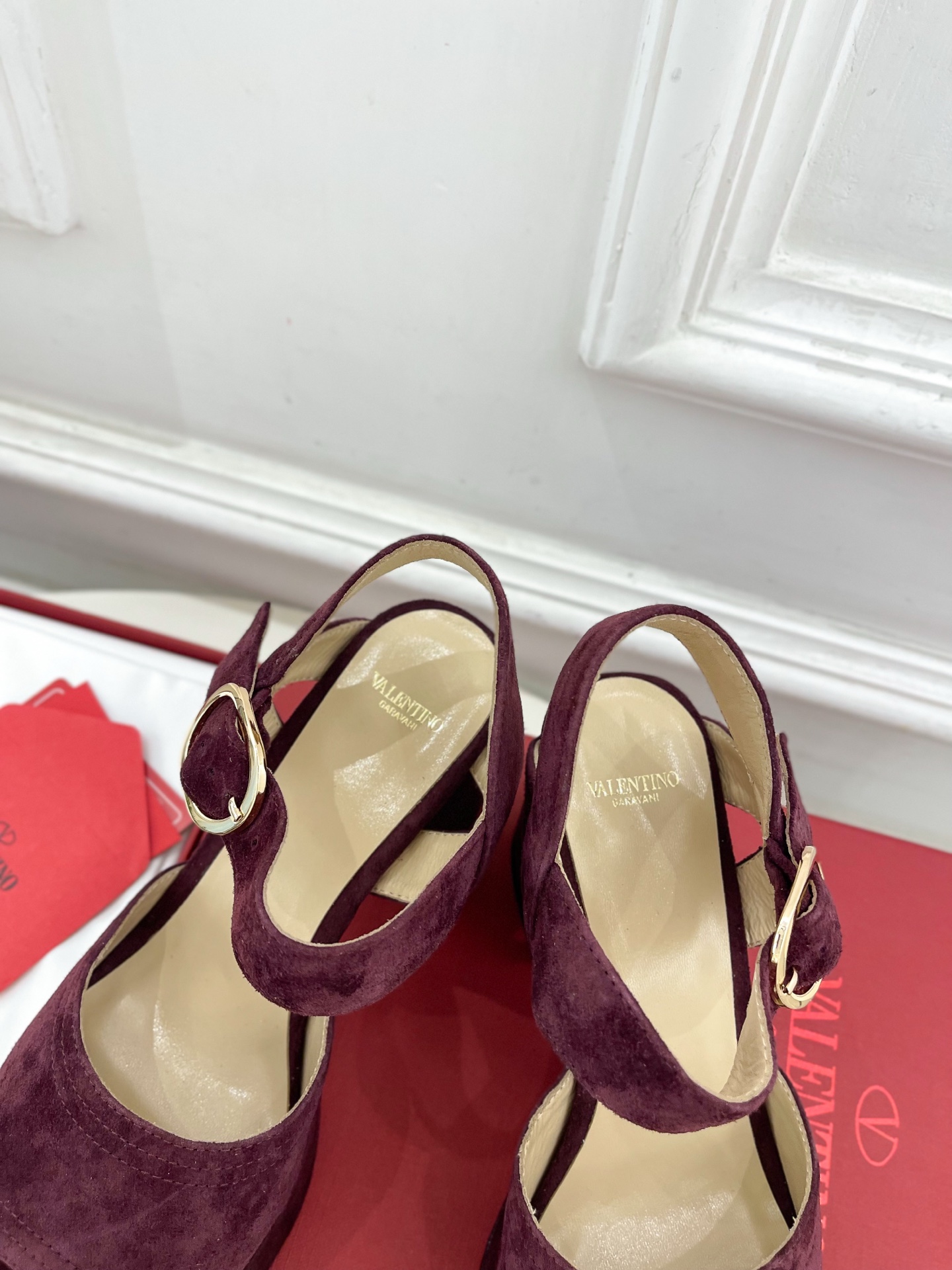 Valentino 华伦天奴 2025春夏新品 防水台高跟凉鞋上新☑️
——————————————
V