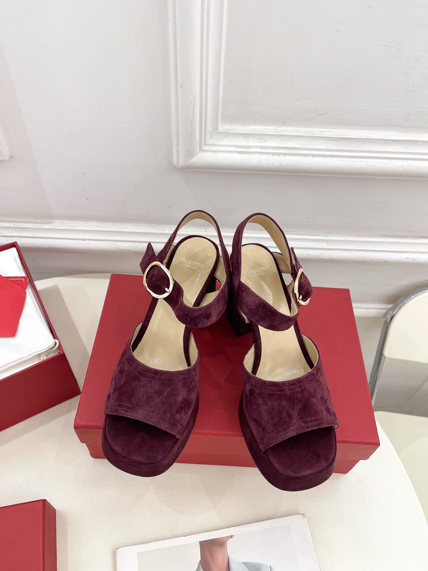 Valentino 华伦天奴 2025春夏新品 防水台高跟凉鞋上新☑️
——————————————
V