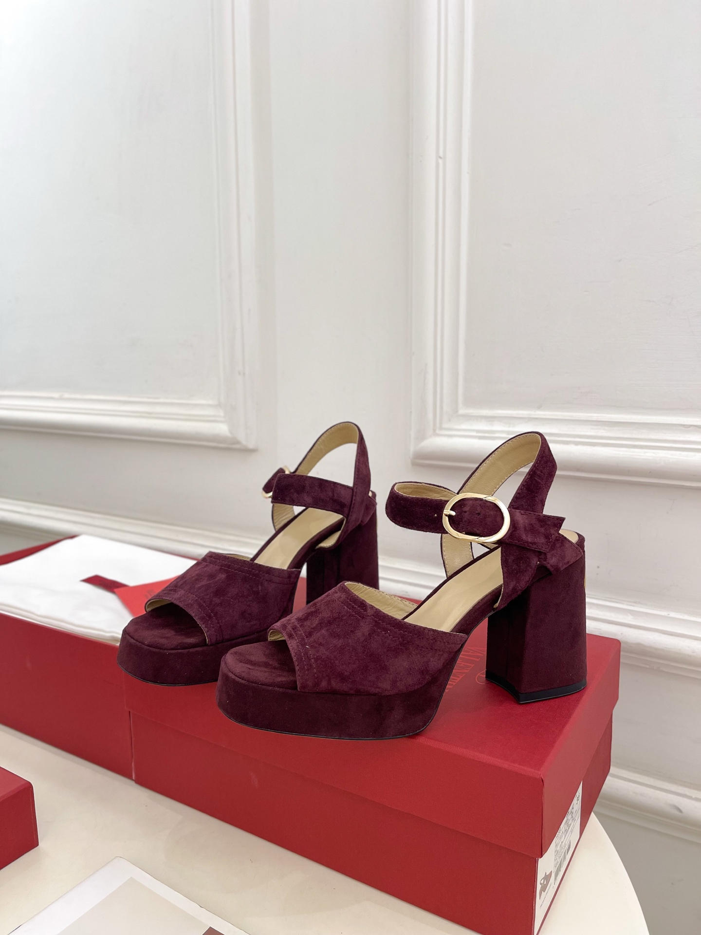Valentino 华伦天奴 2025春夏新品 防水台高跟凉鞋上新☑️
——————————————
V