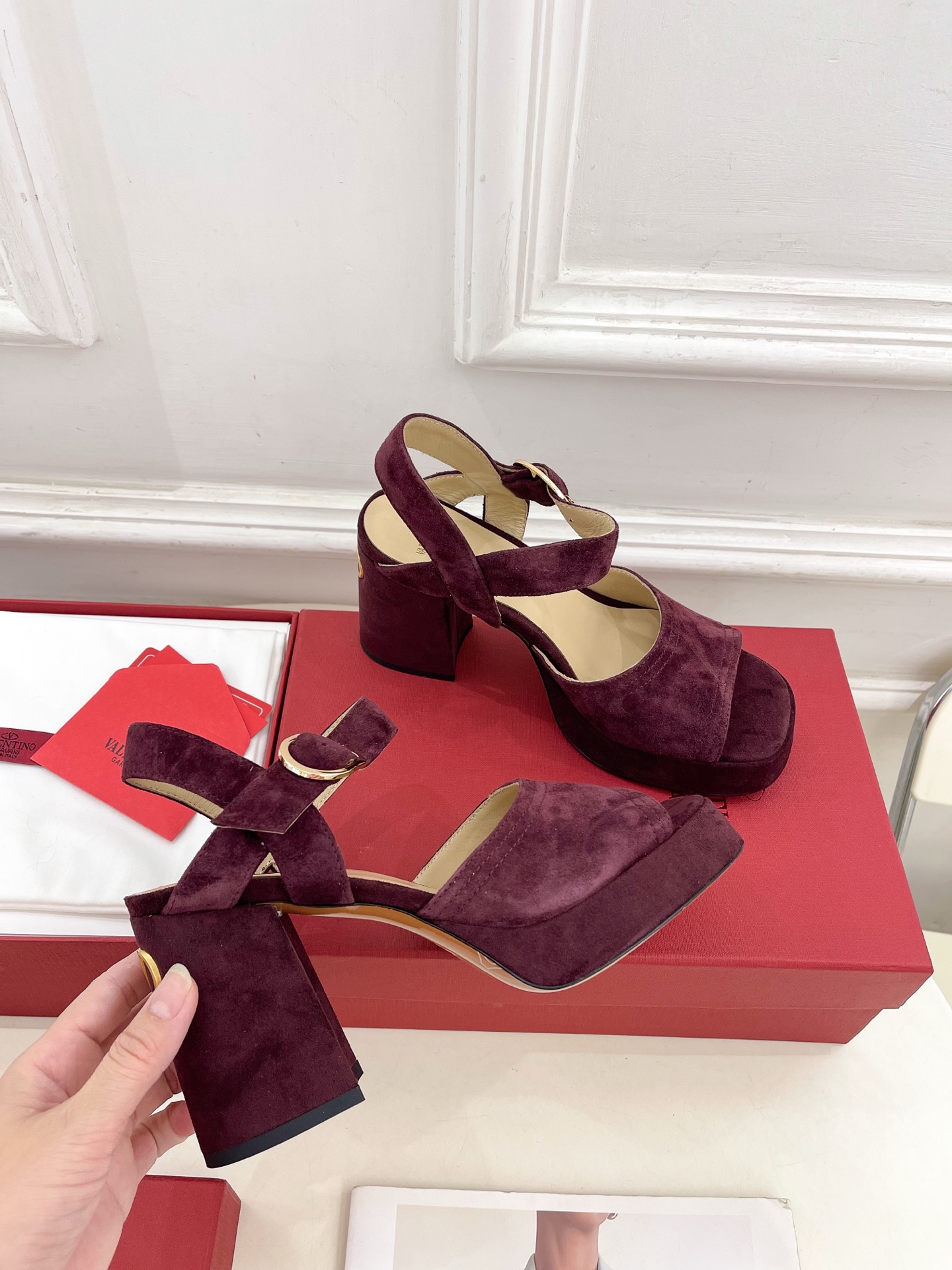 Valentino 华伦天奴 2025春夏新品 防水台高跟凉鞋上新☑️
——————————————
V
